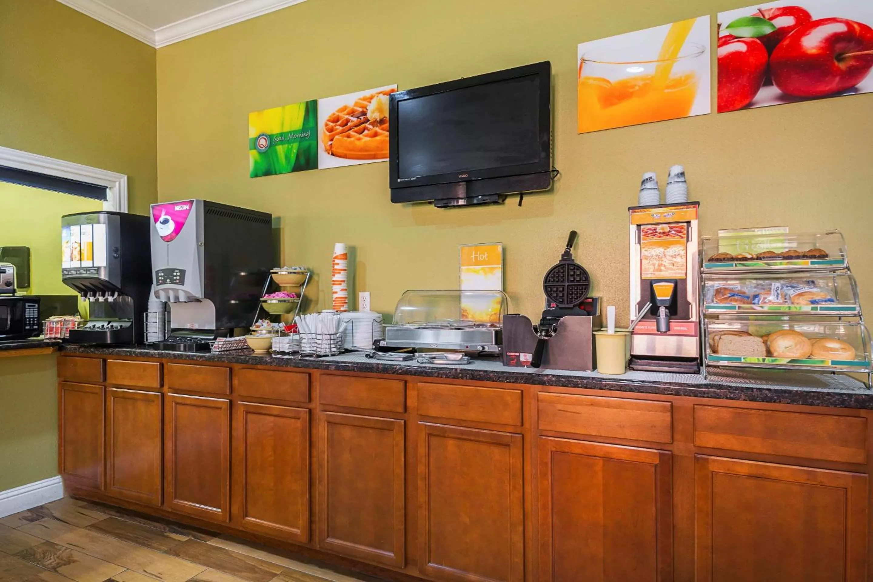 Breakfast in Quality Inn DeRidder