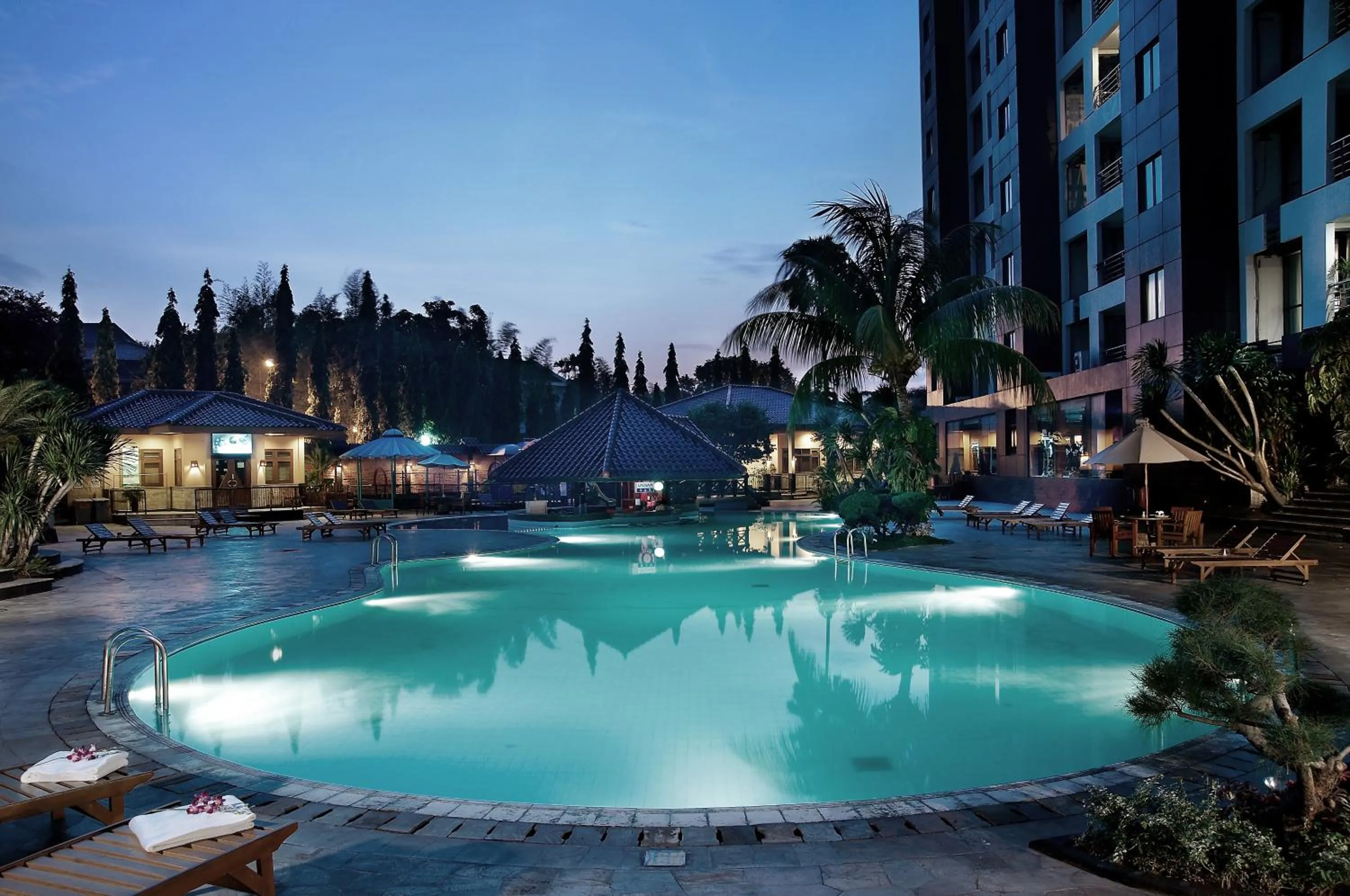 Swimming pool in Kristal Hotel Jakarta