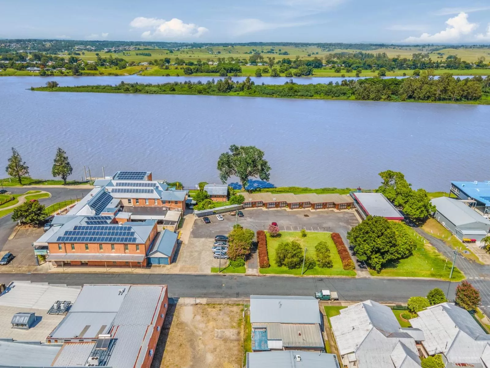 Property building, Bird's-eye View in Crown Hotel Motel