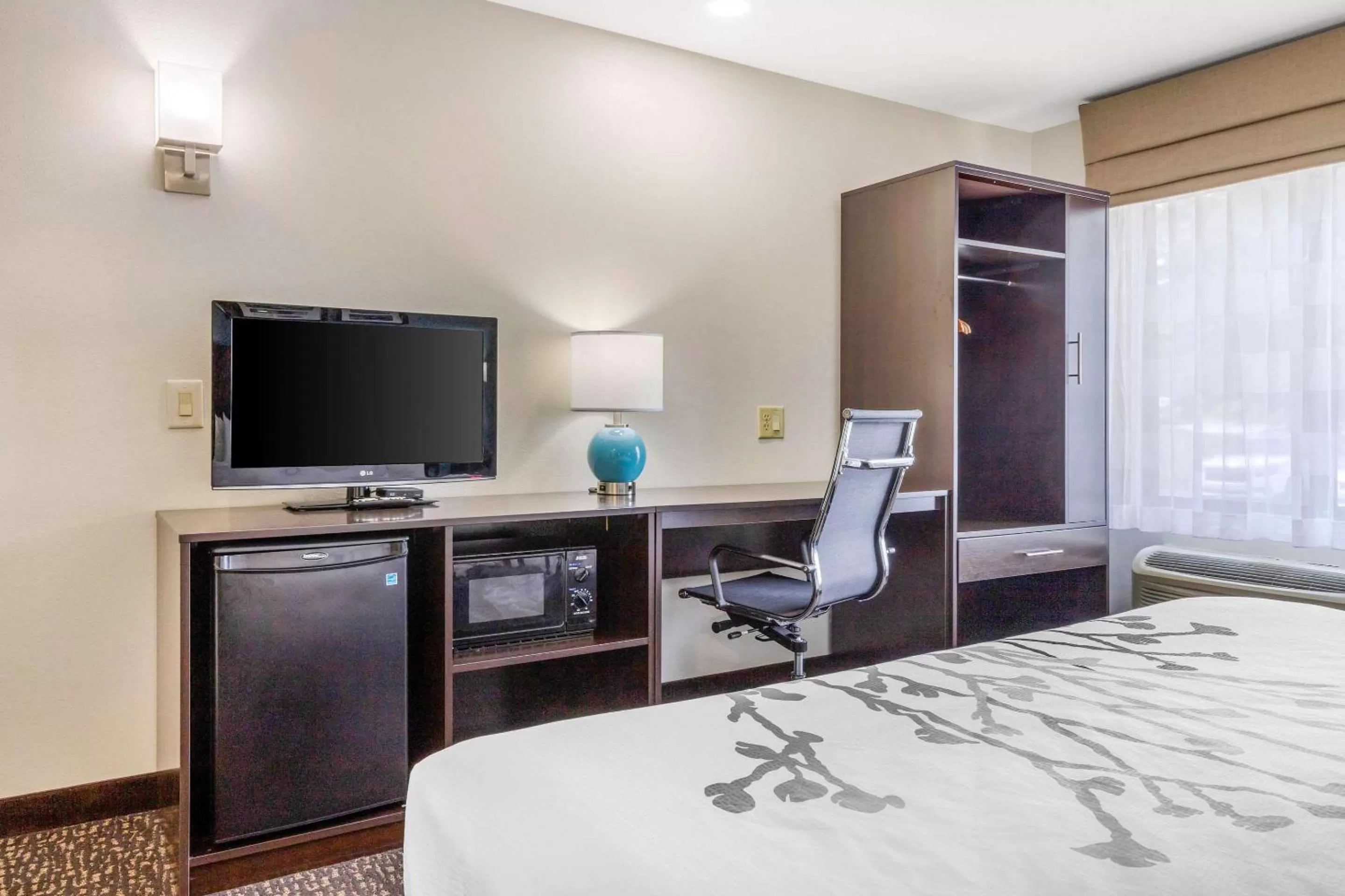 Bedroom, Bed in Sleep Inn & Suites