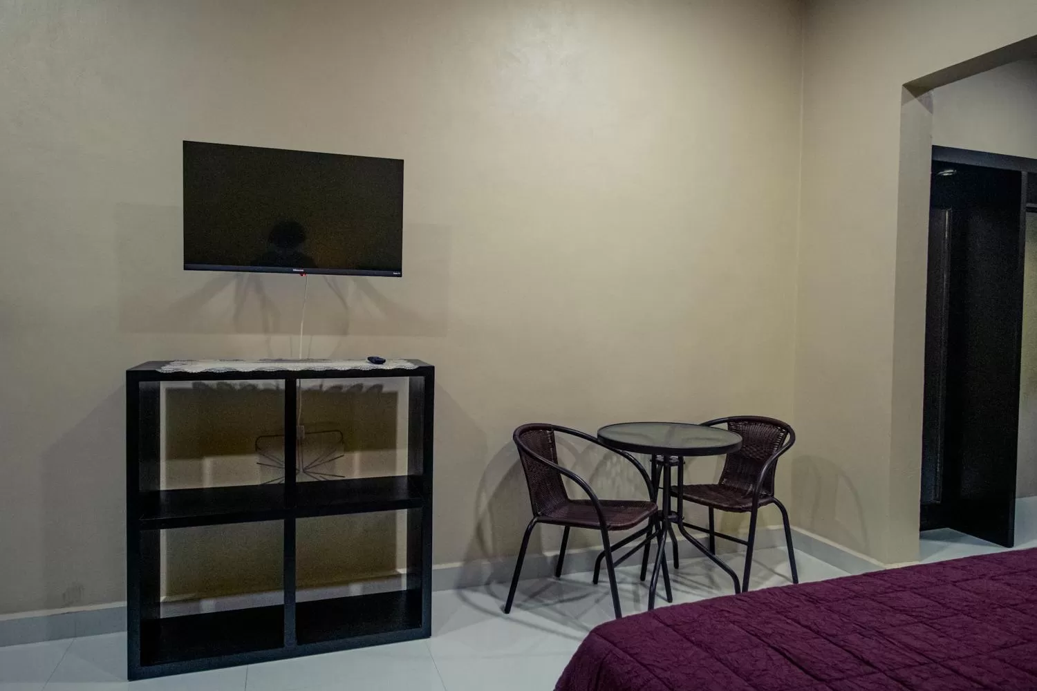 TV and multimedia, TV/Entertainment Center in Hotel Avila