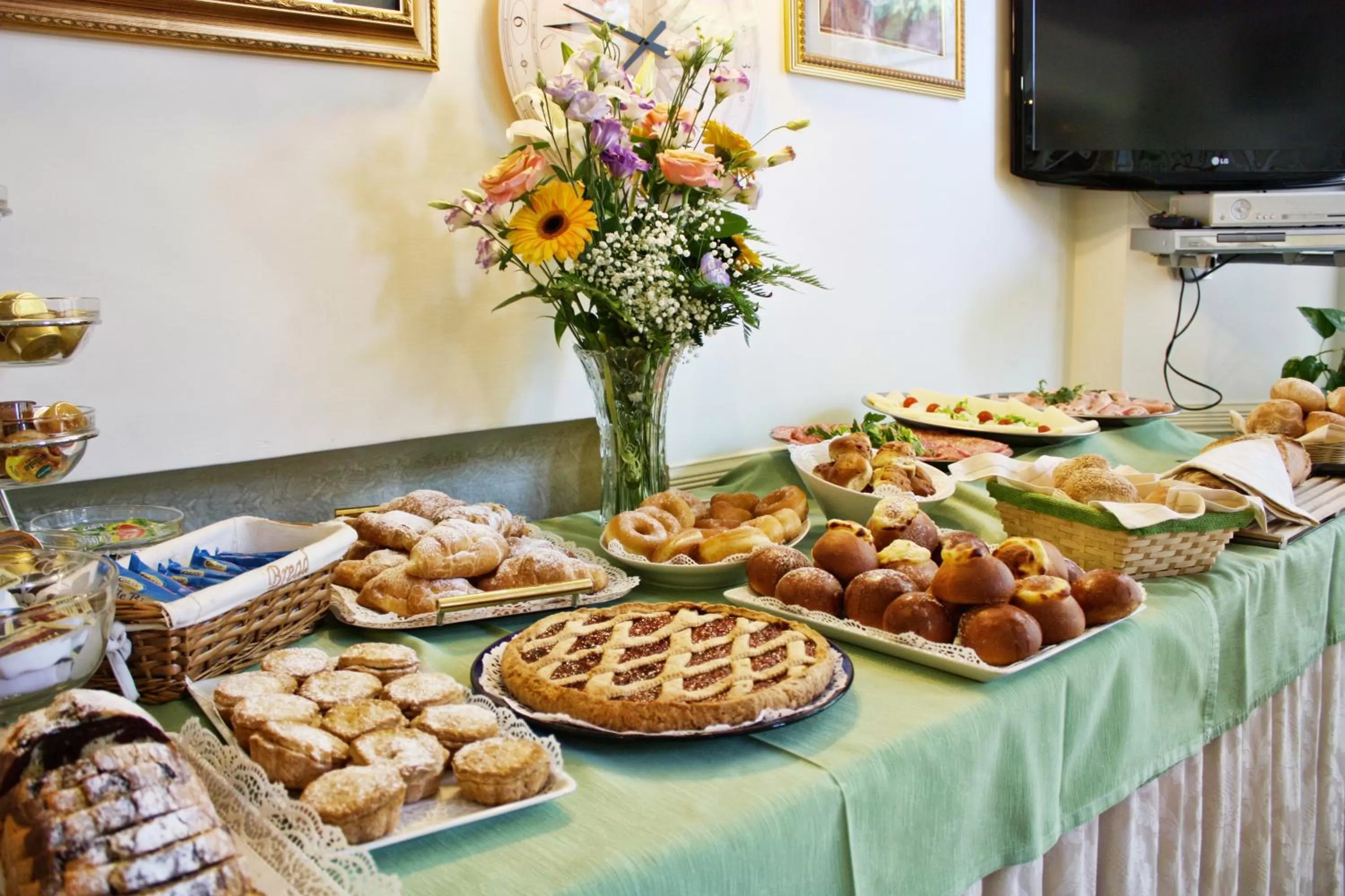 TV and multimedia in Hotel Savoia Sorrento