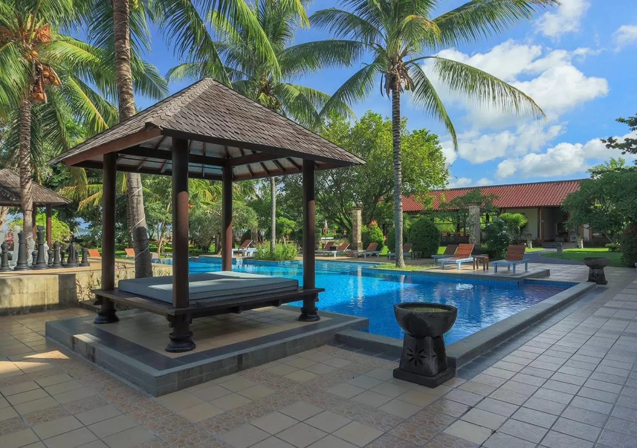Swimming pool in The Jayakarta Suites Komodo Flores