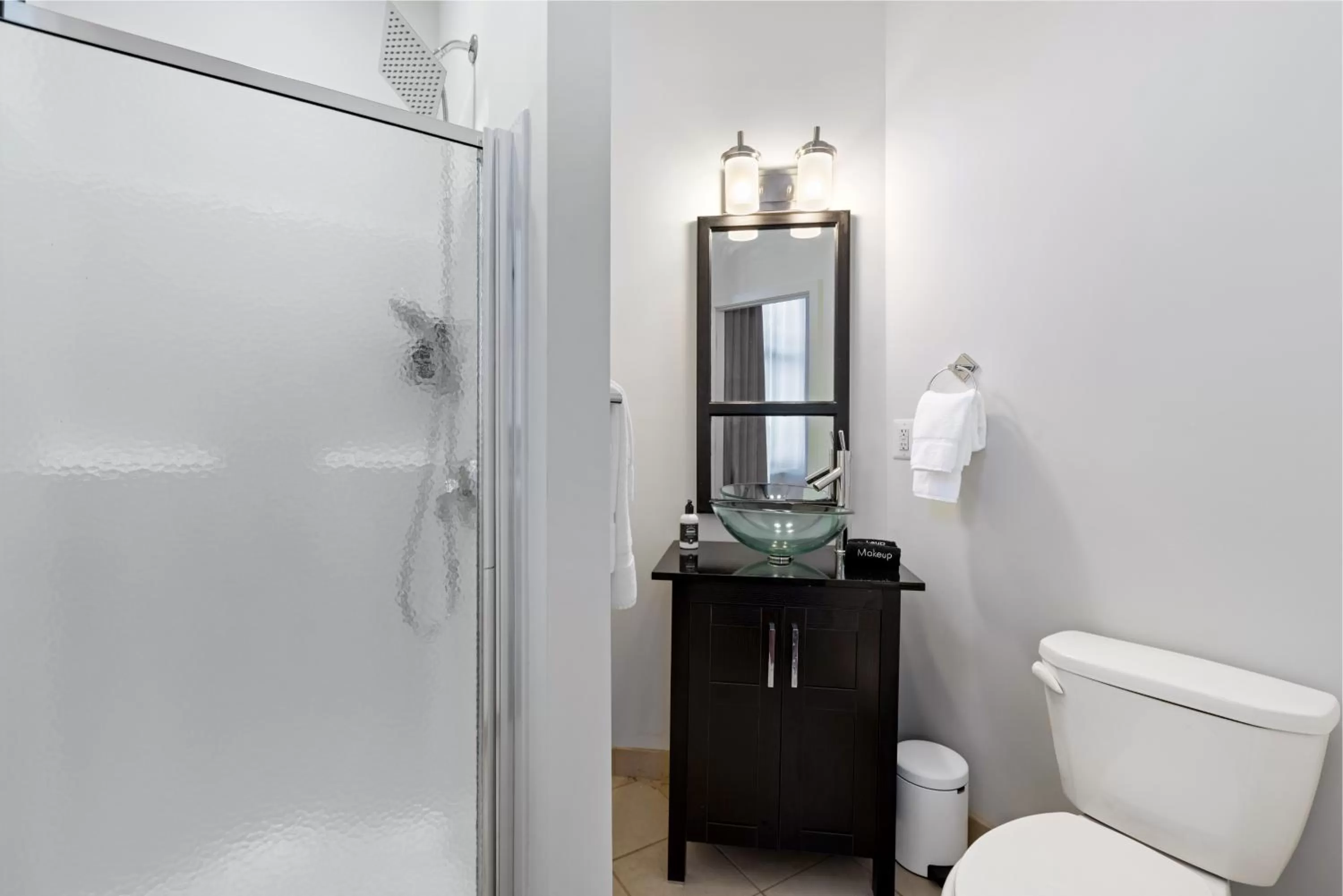 Shower, Bathroom in Brexton Hotel