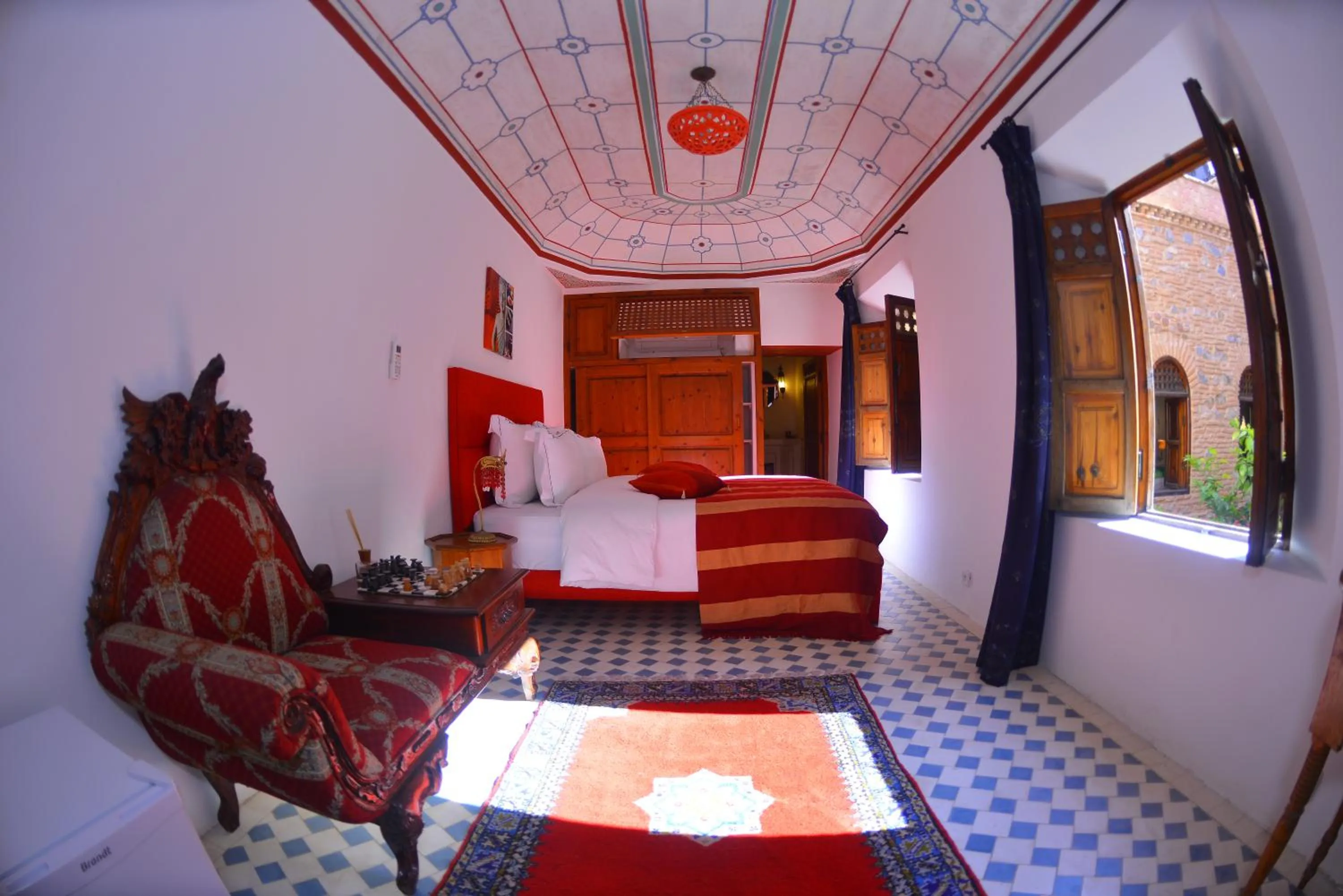 Photo of the whole room, Bed in Riad Hidden