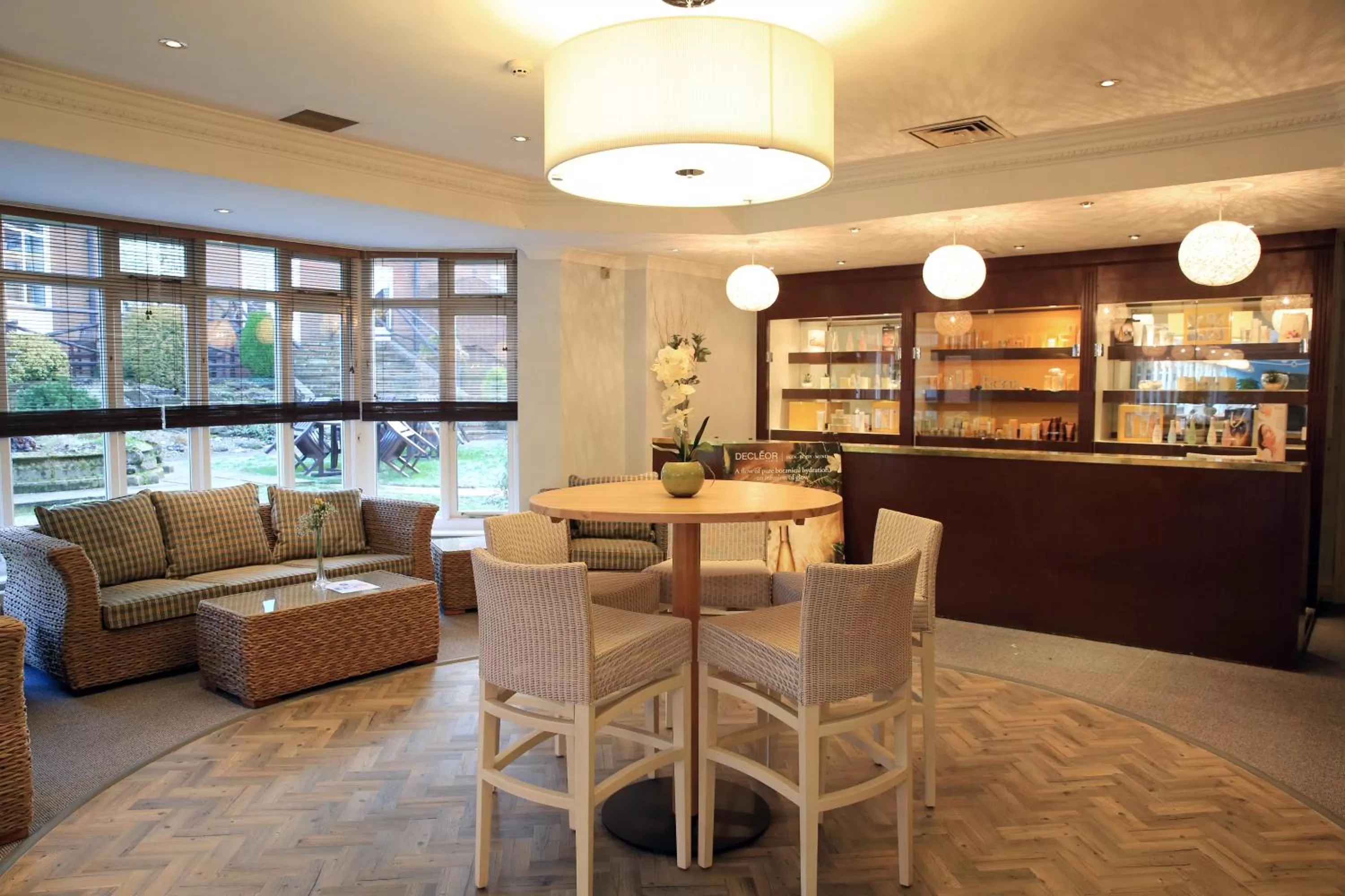 Lounge or bar in Hogs Back Hotel & Spa Nr Farnham