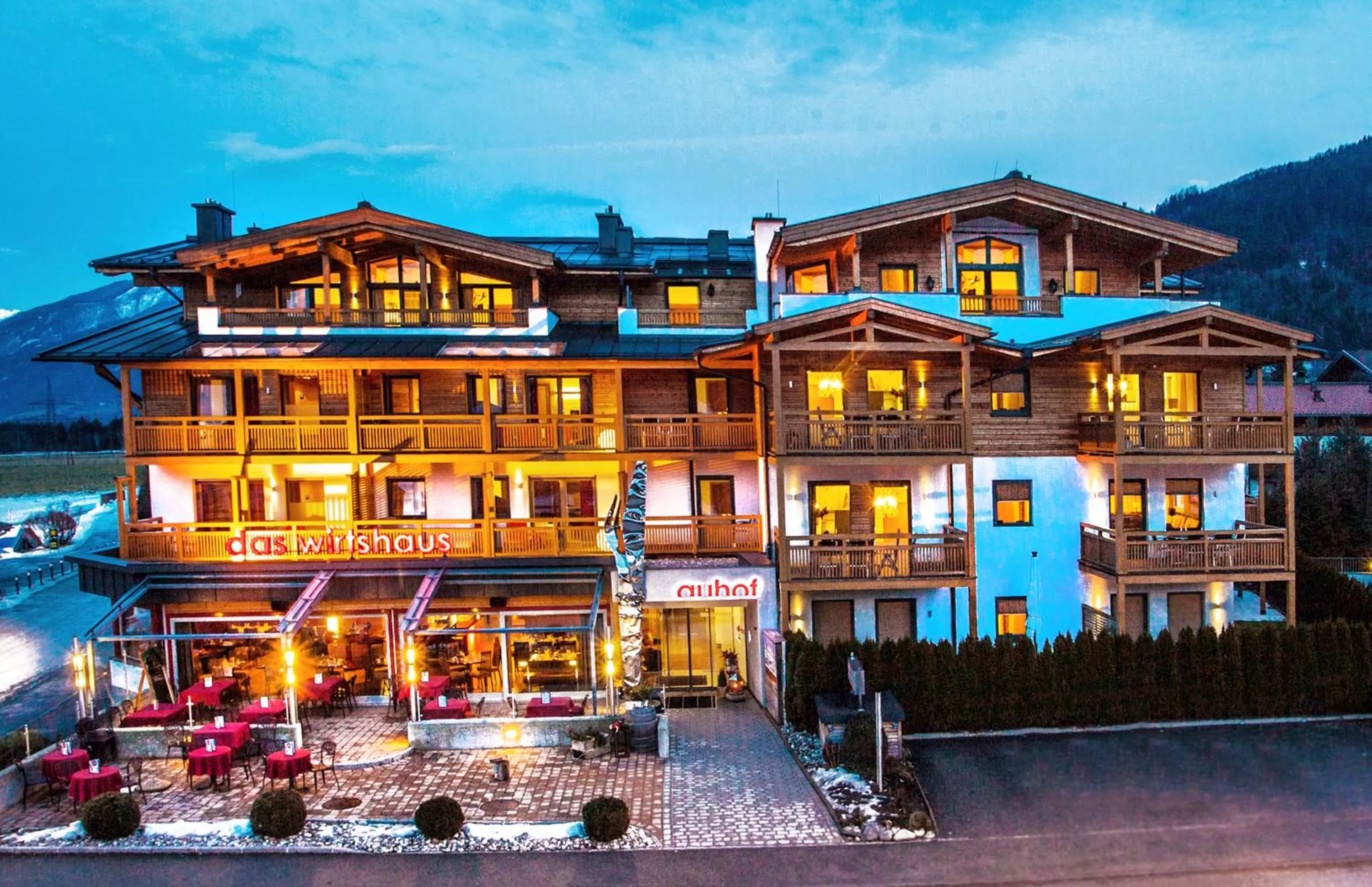 Property building in Auhof Wirtshaus & Suiten