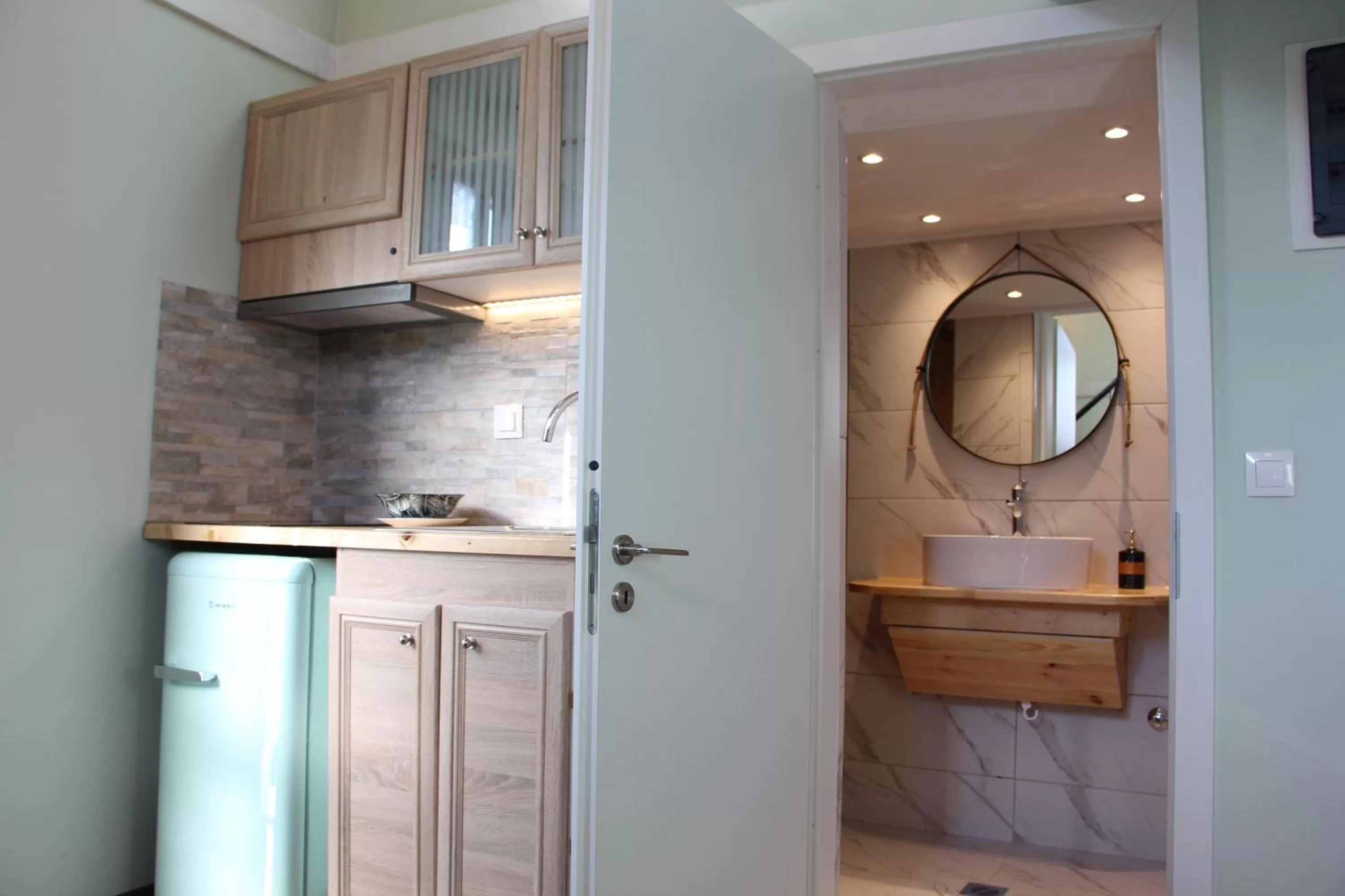 Lamprini's Deluxe Studios