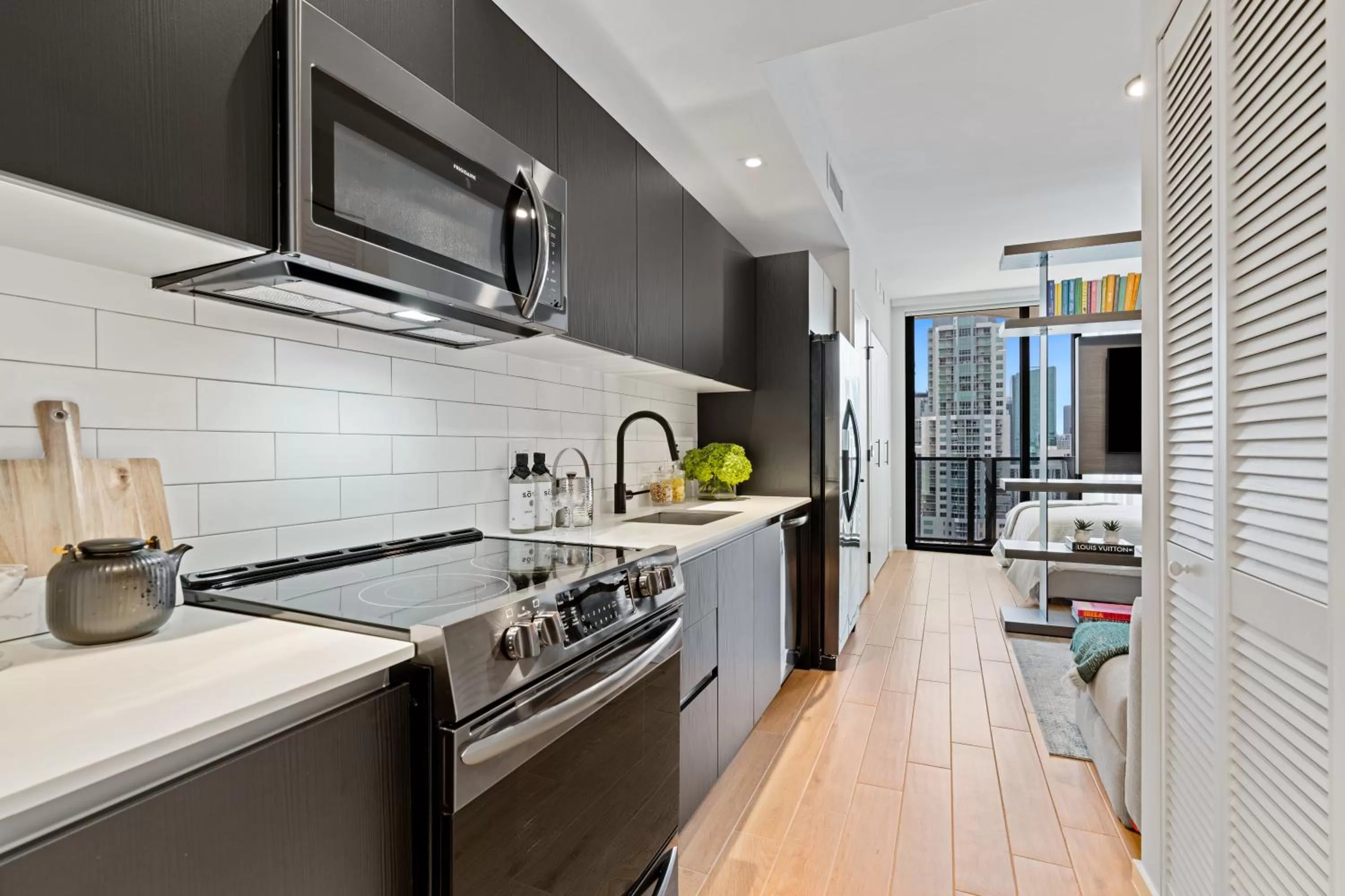 Kitchen or kitchenette in The Elser Hotel Miami - An All-Suite Hotel