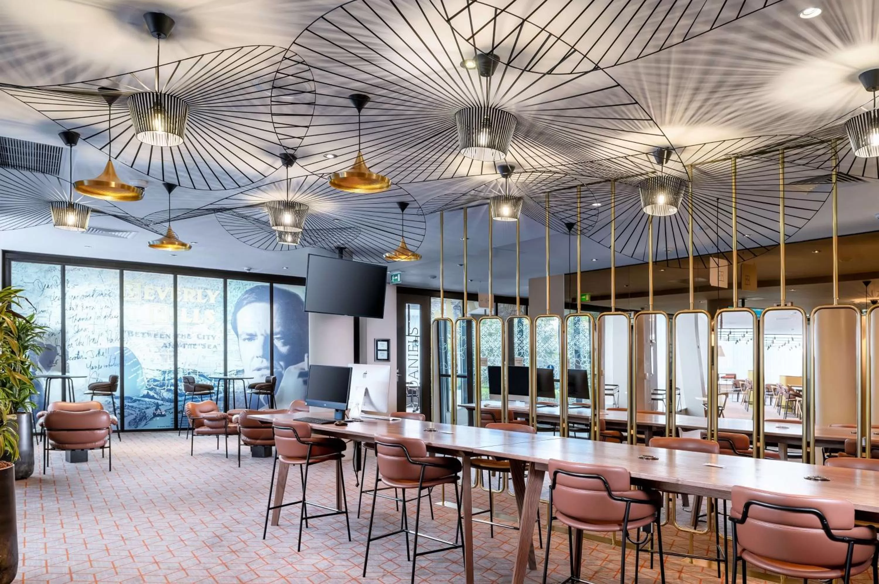 Lobby or reception in Hilton Garden Inn London Heathrow Airport