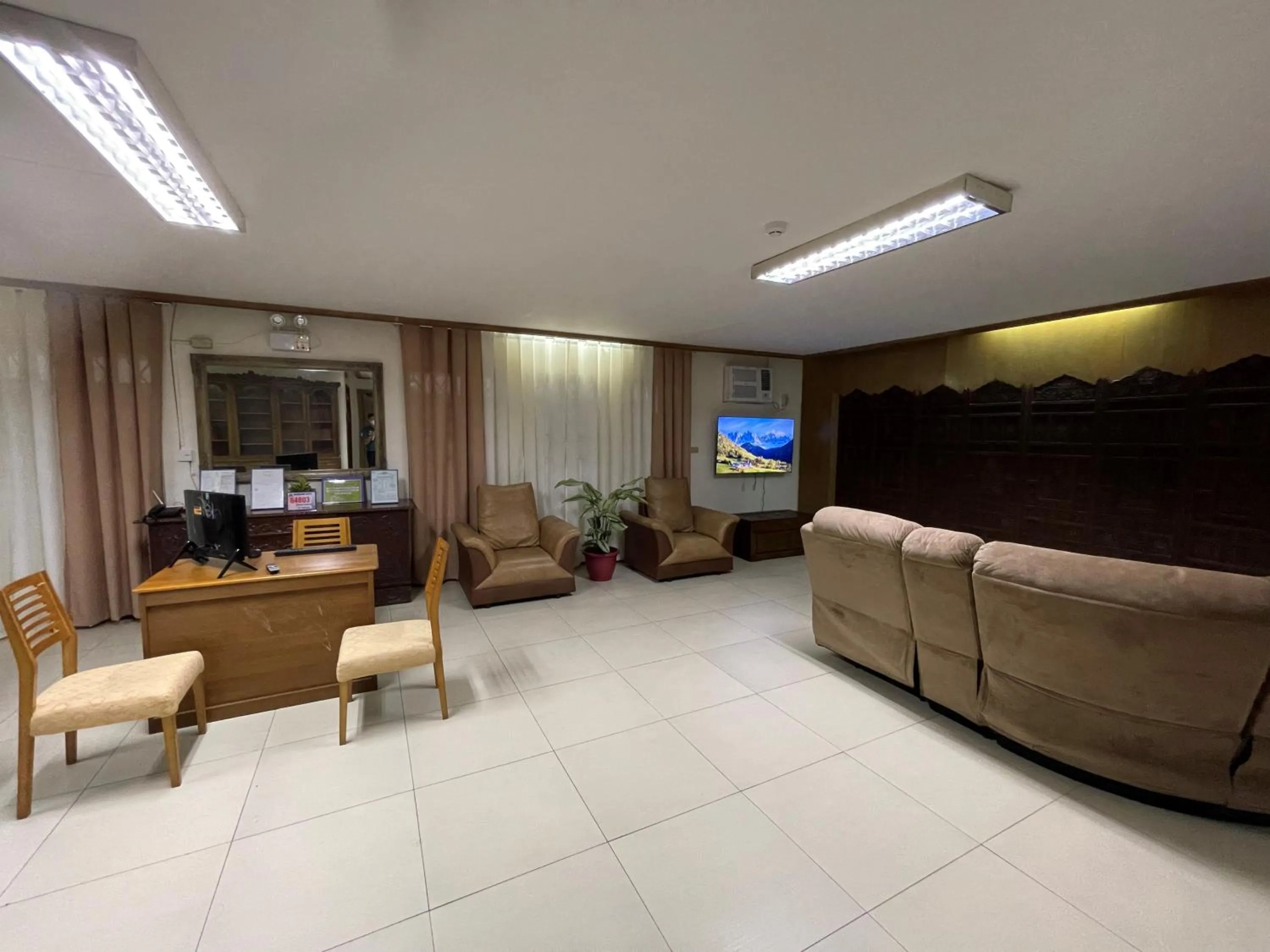 TV and multimedia in 1888 Staycation Inn by Cocotel