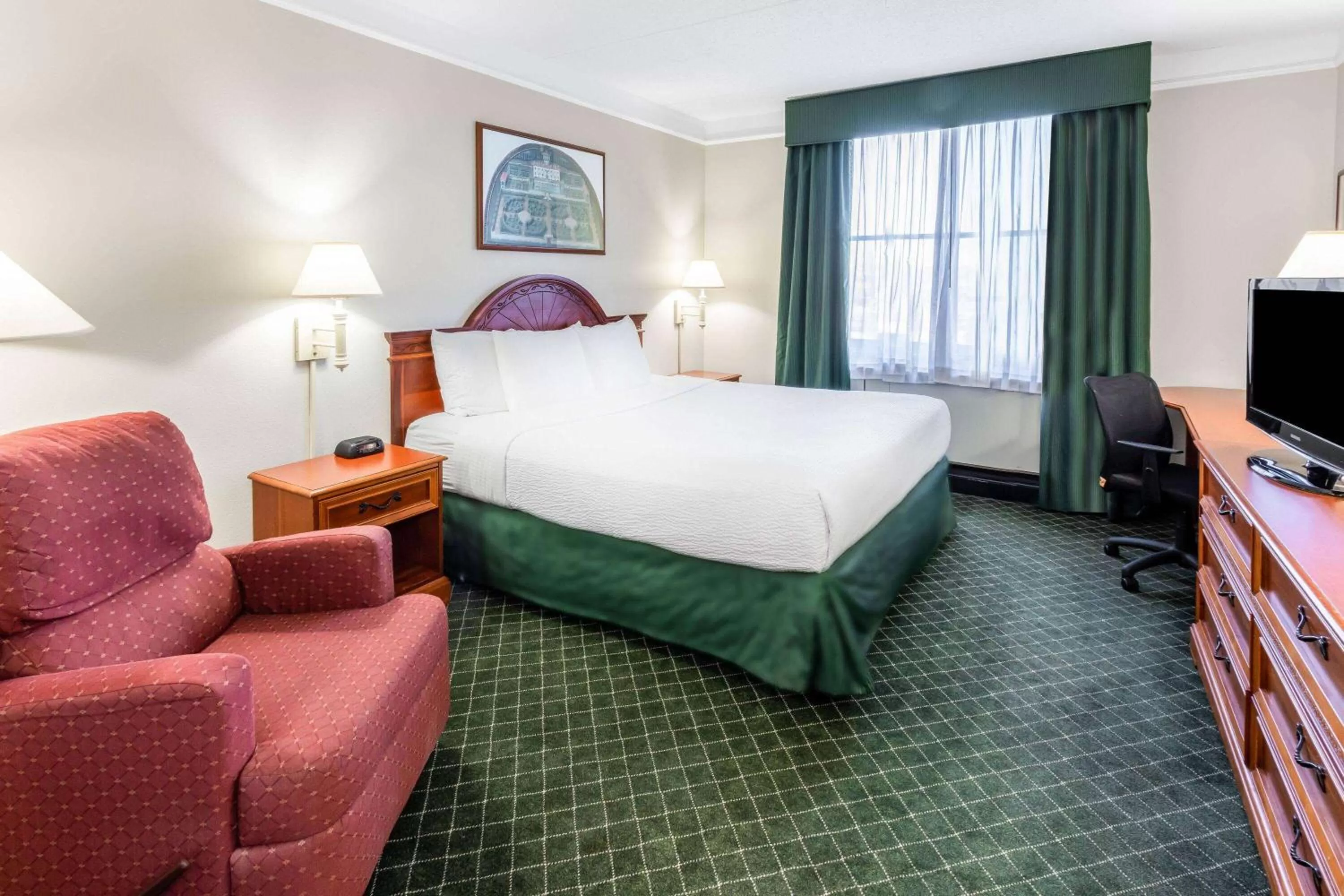 King Room with Mobility/Hearing Impaired Access - Non-Smoking in La Quinta by Wyndham Madison American Center