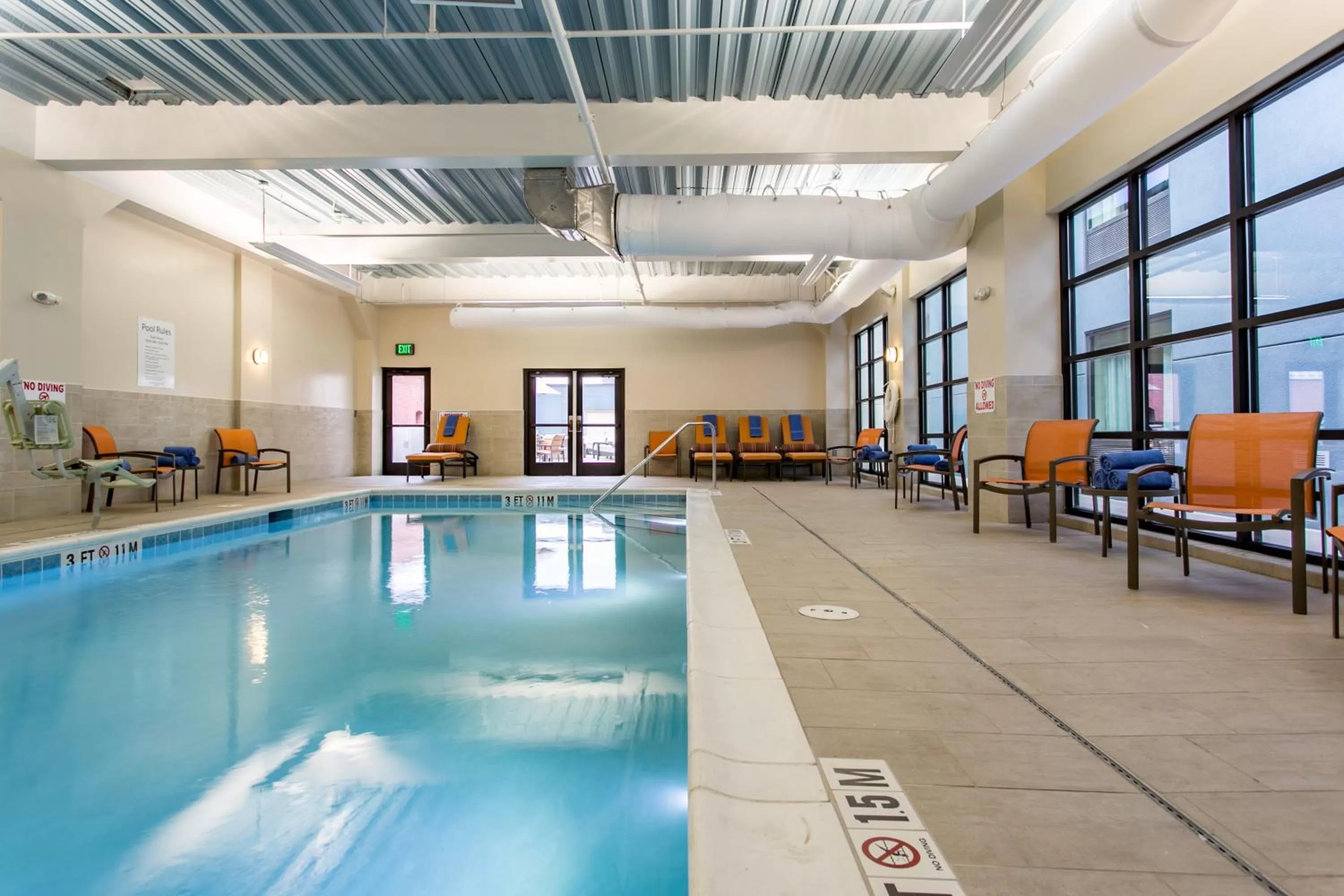 Swimming pool in Holiday Inn Hotel & Suites Chattanooga by IHG