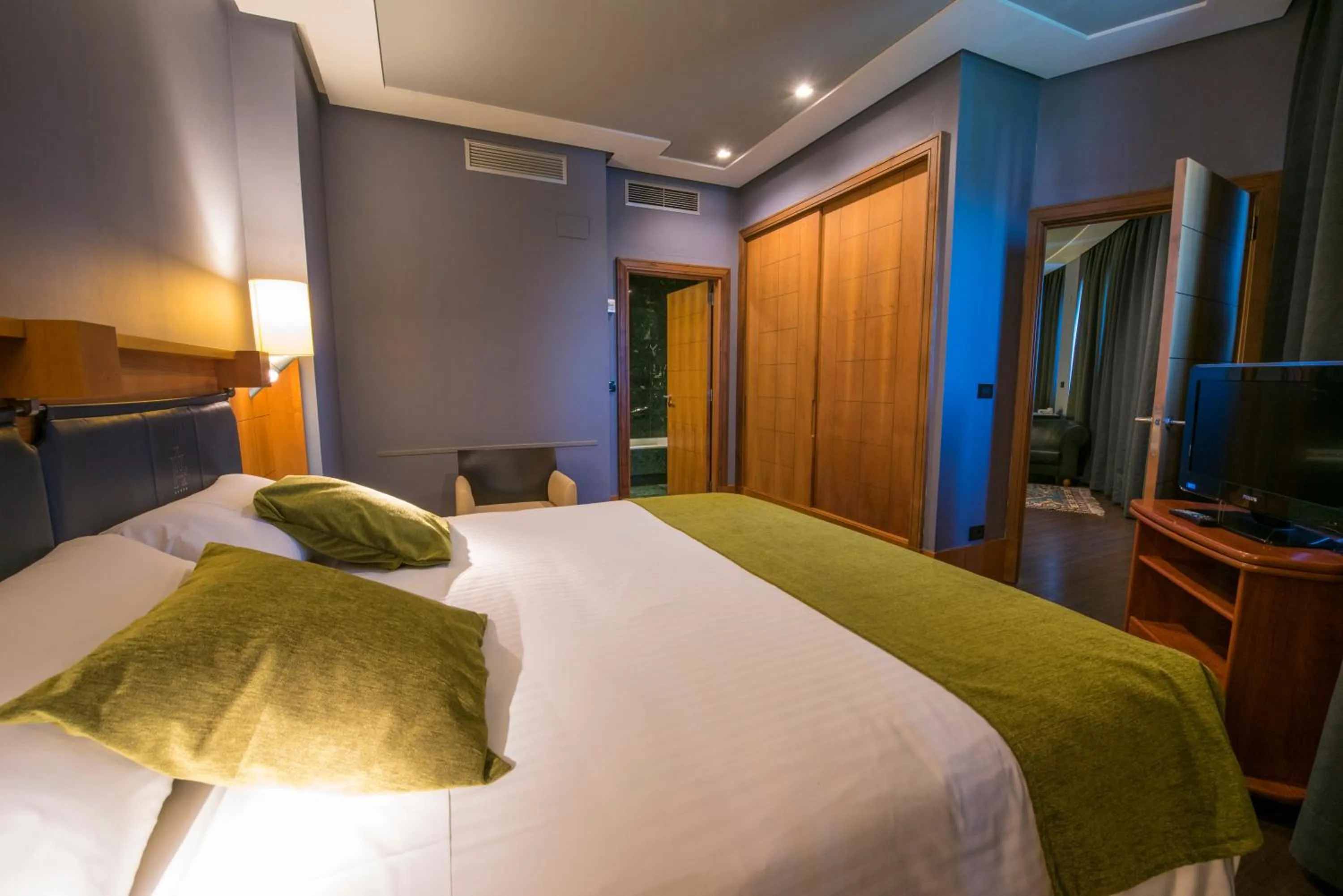 Photo of the whole room, Bed in Gran Hotel Lakua