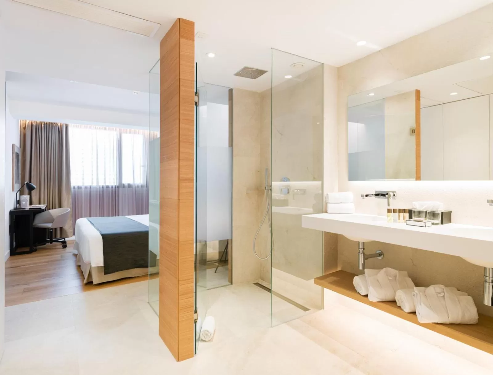 Bathroom, Bed in Nakar Hotel