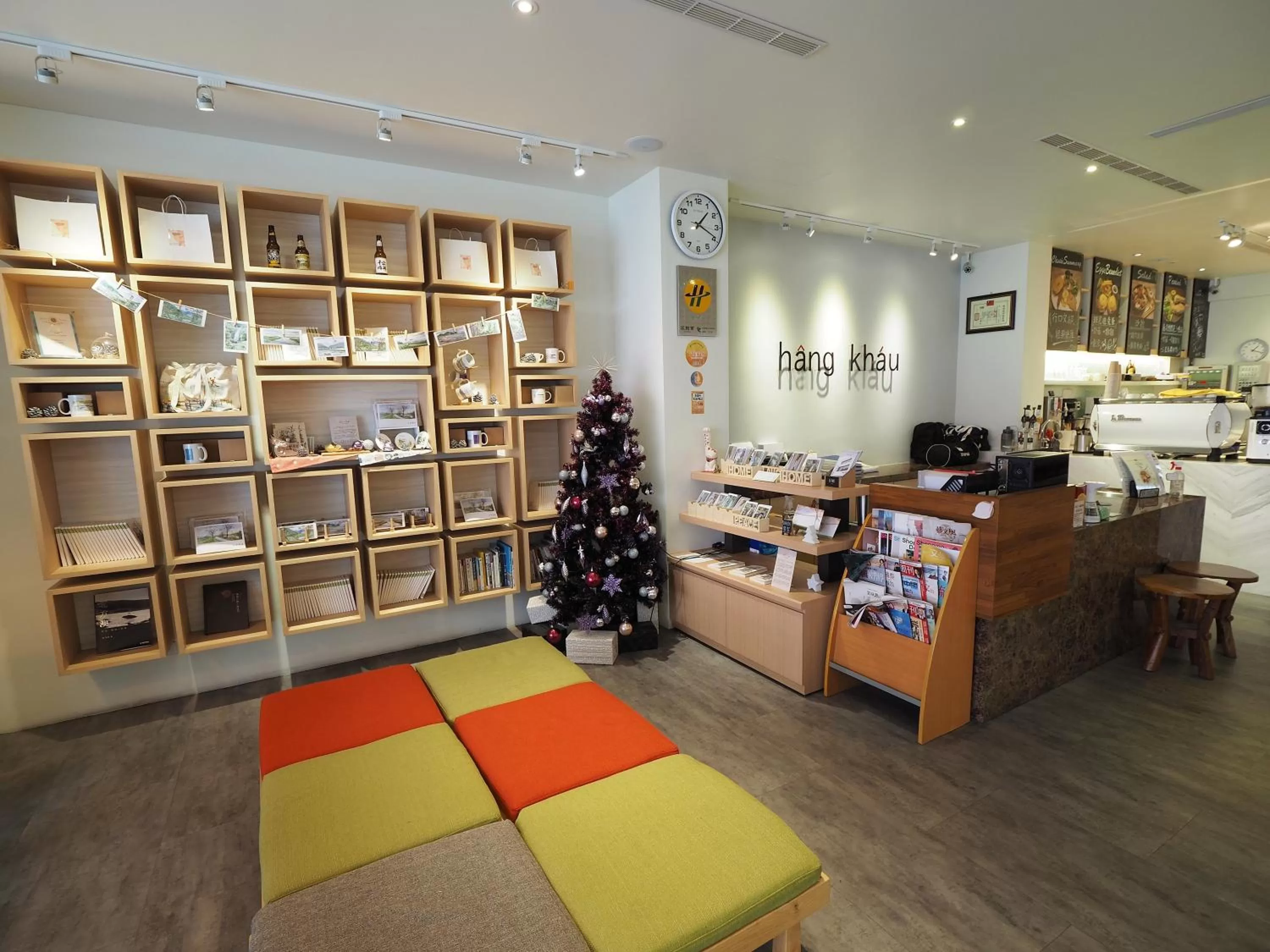 On-site shops in Hangkhau Hotel