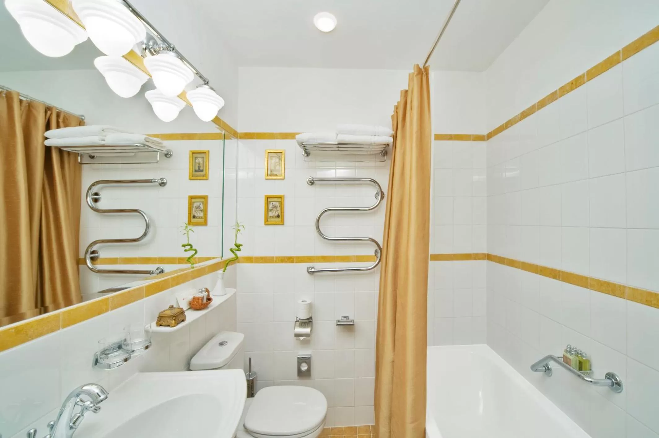 Bathroom in Imperial Hotel & Restaurant