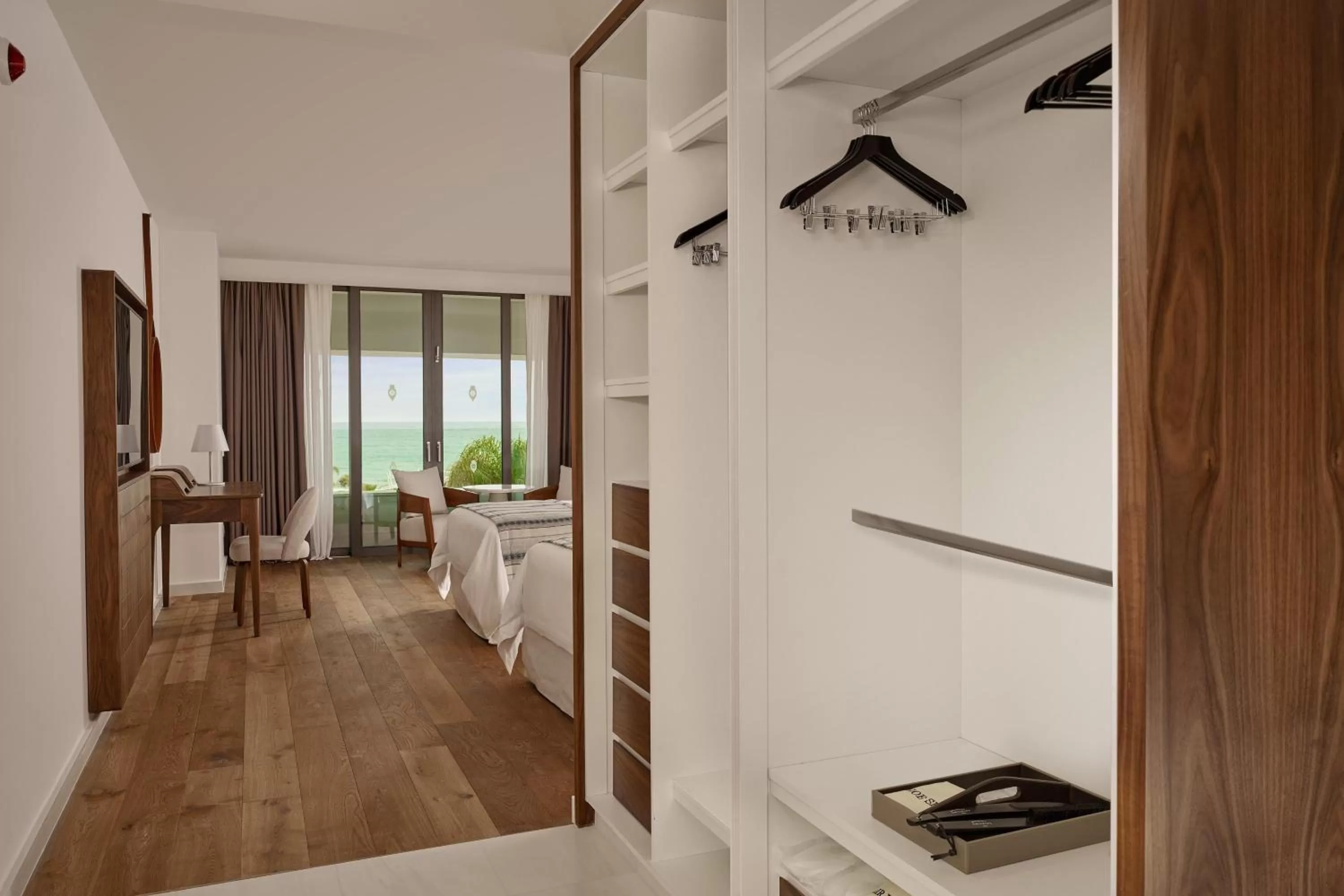 Photo of the whole room, Bed in Parklane, a Luxury Collection Resort & Spa, Limassol