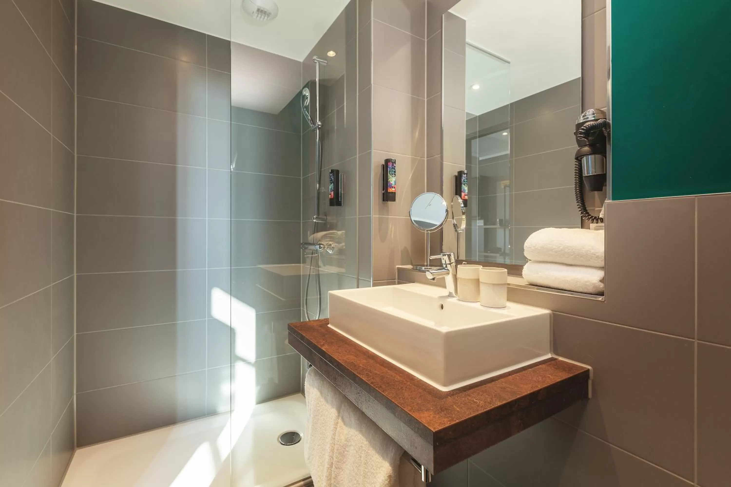 Bathroom in Holiday Inn - the niu, Bricks Hamburg Eppendorf by IHG