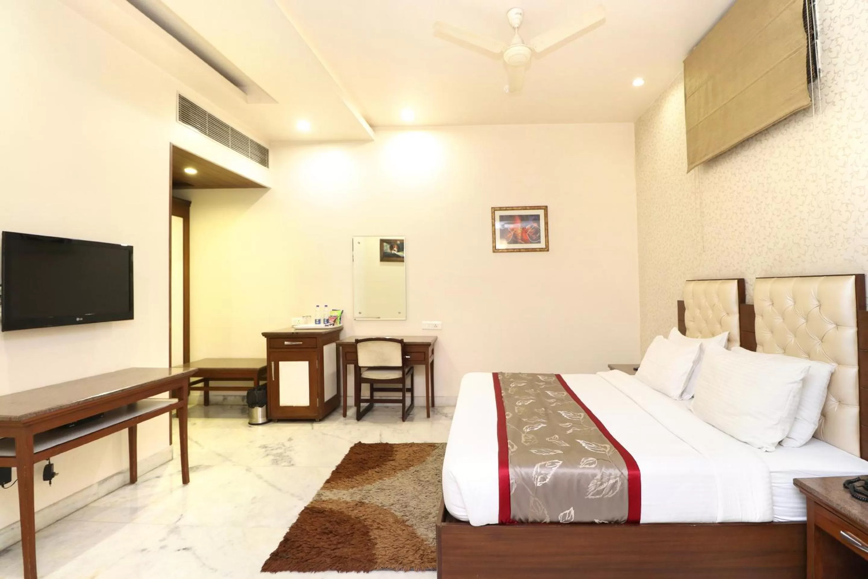 Bedroom, Bed in Hotel Leela Grande