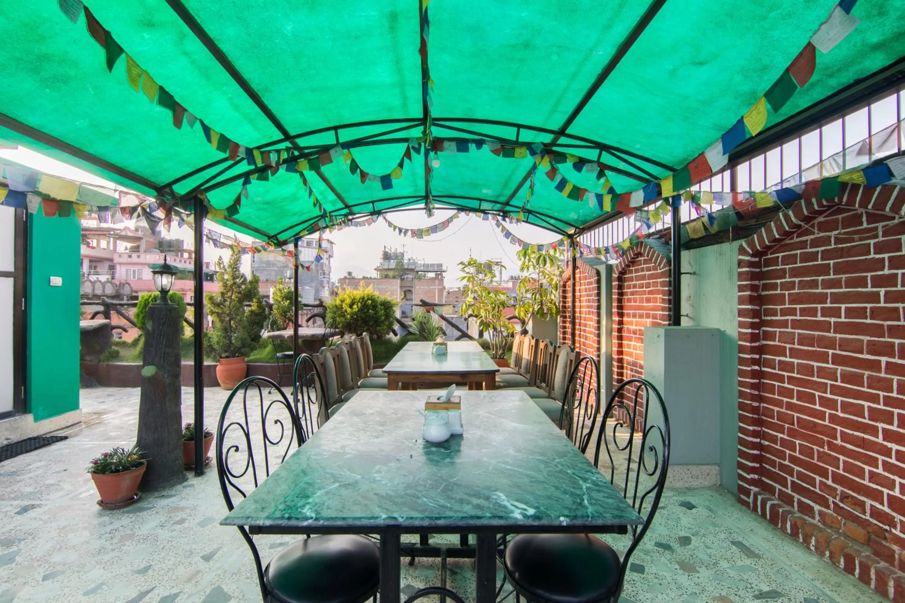 Restaurant/places to eat in Hotel Family Home