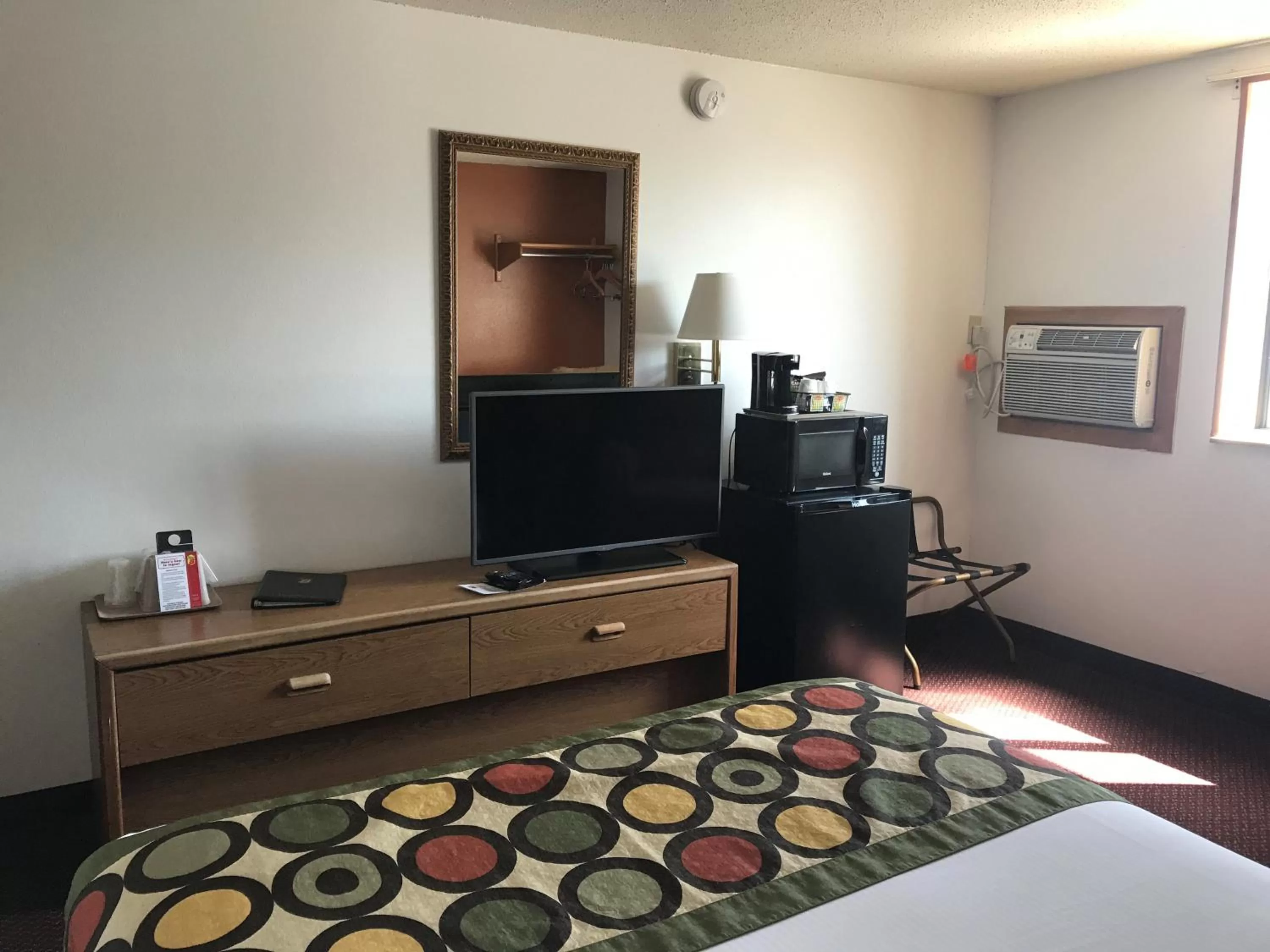 Bed in Super 8 by Wyndham Aberdeen East