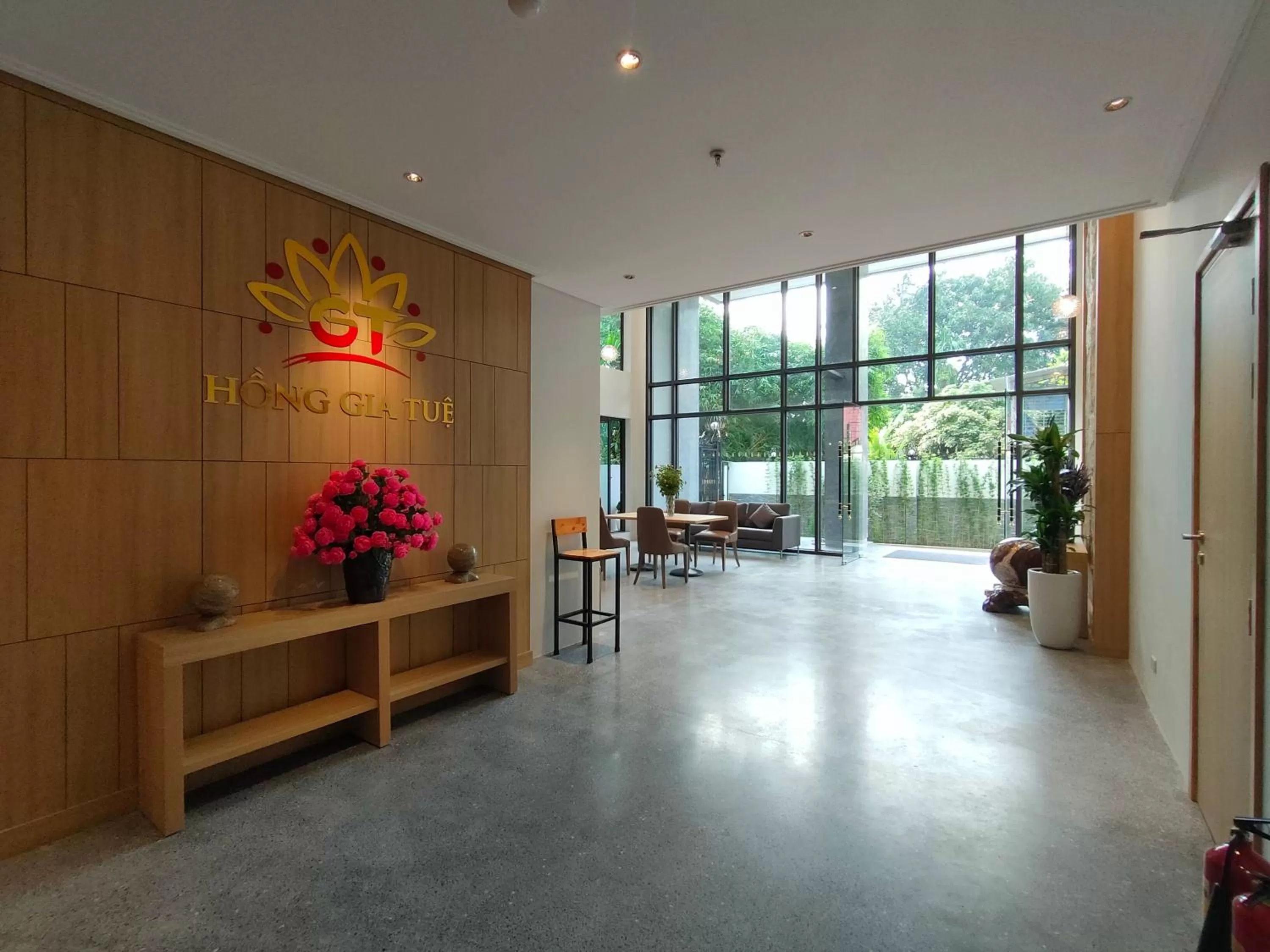 Hong Gia Tue Lake View