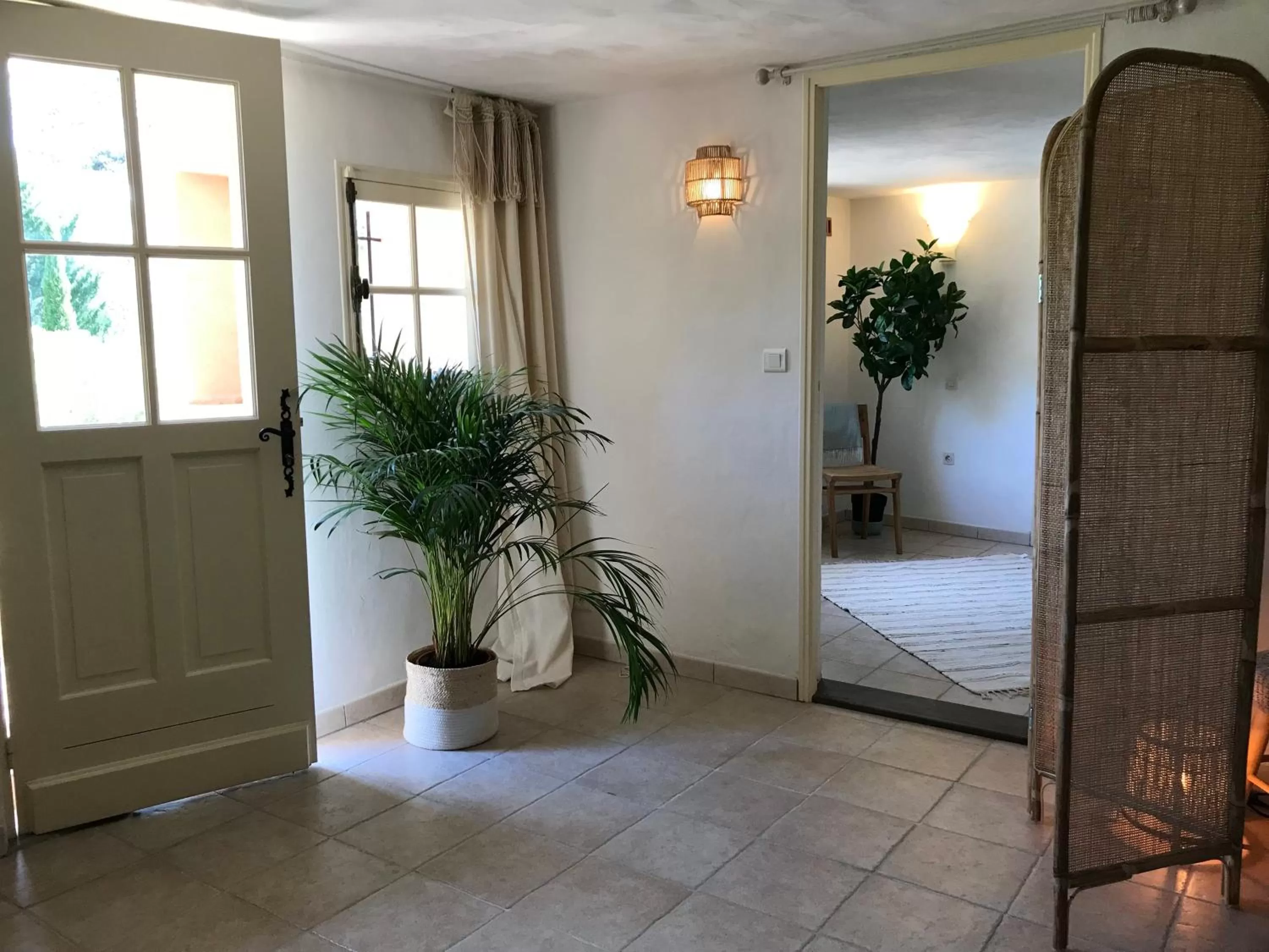 Facade/entrance in Les Bosquets