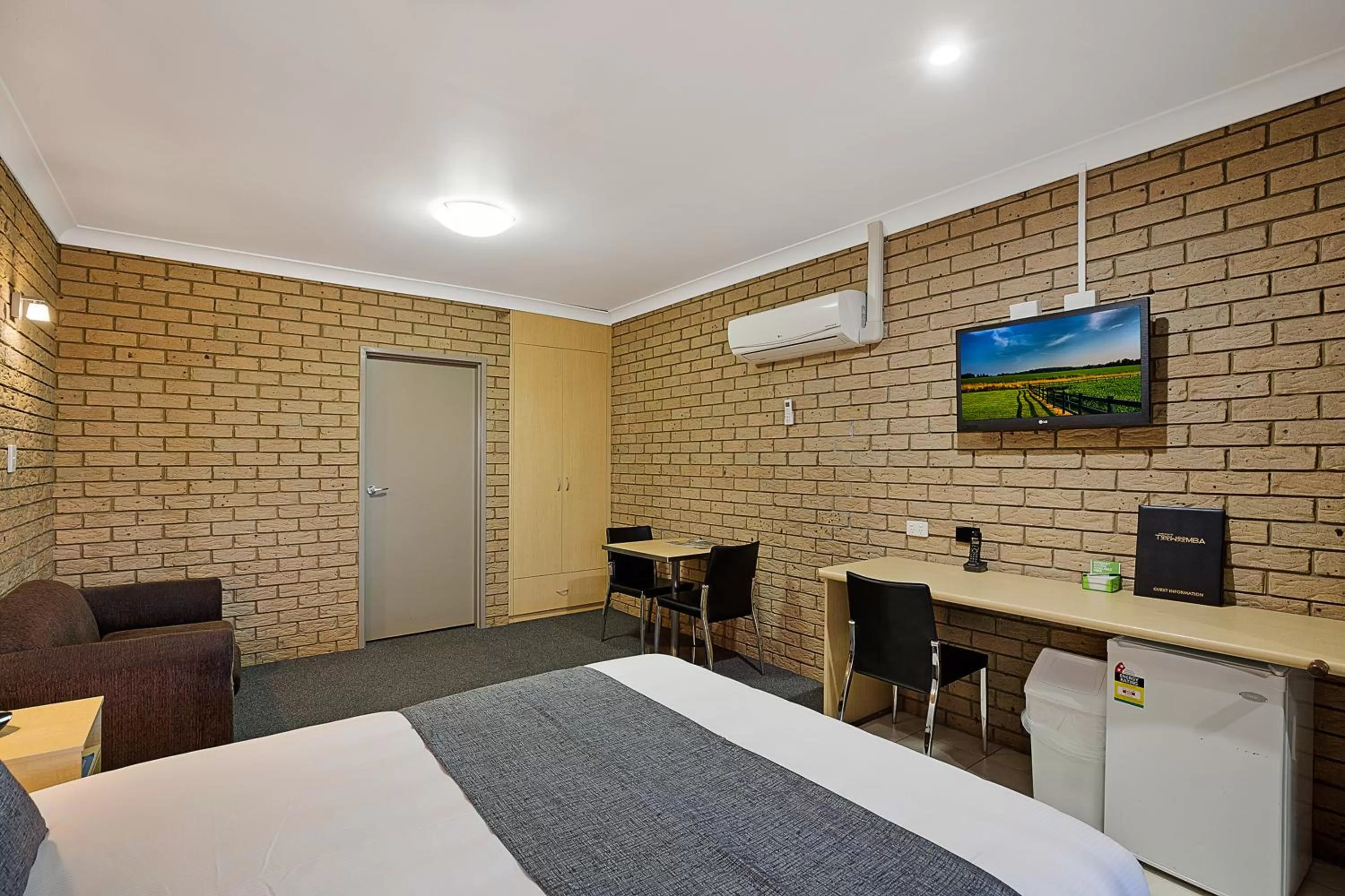 Bedroom, Bed in Sunray Motor Inn