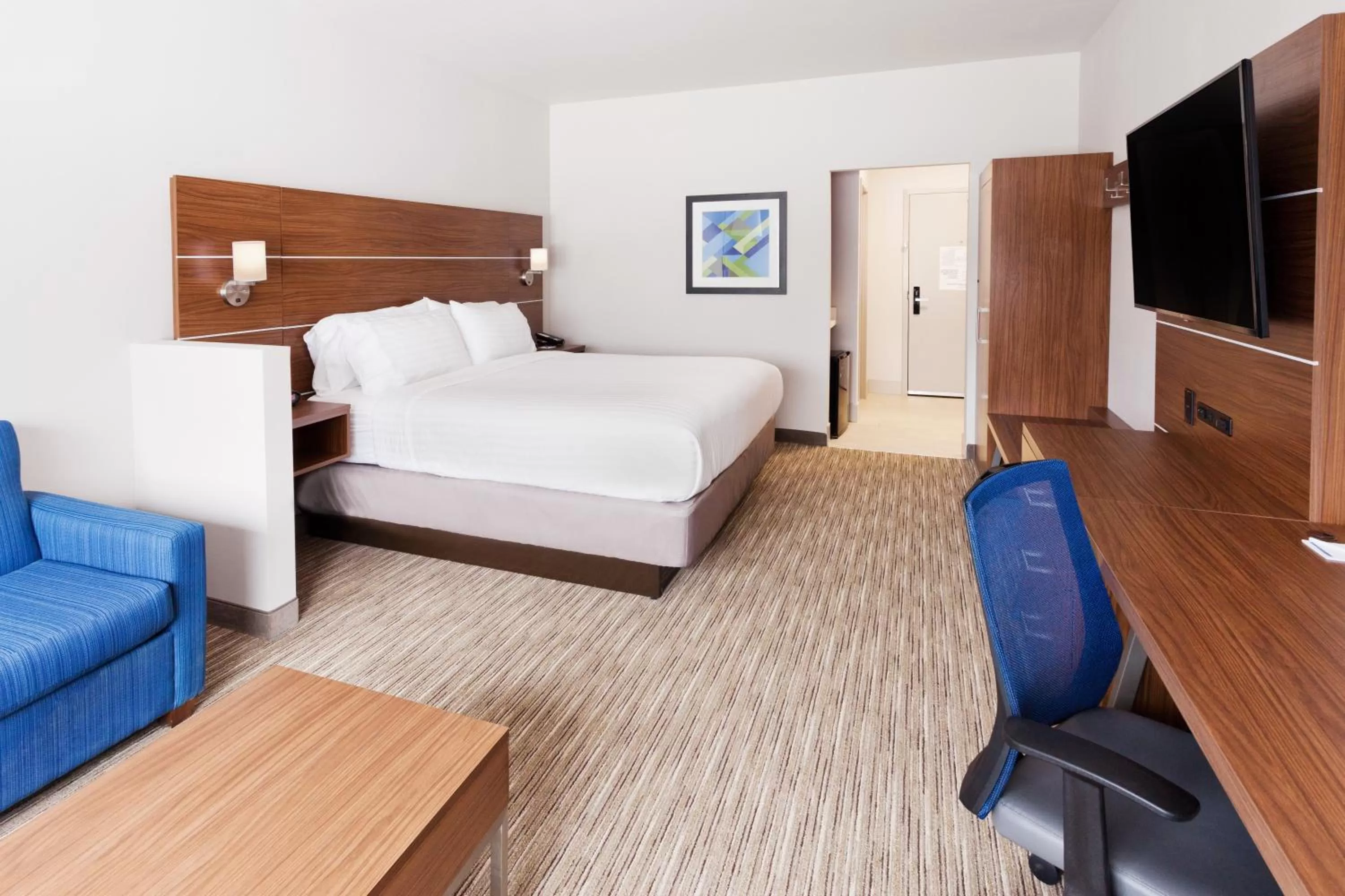 Photo of the whole room, Bed in Holiday Inn Express & Suites - Cartersville by IHG