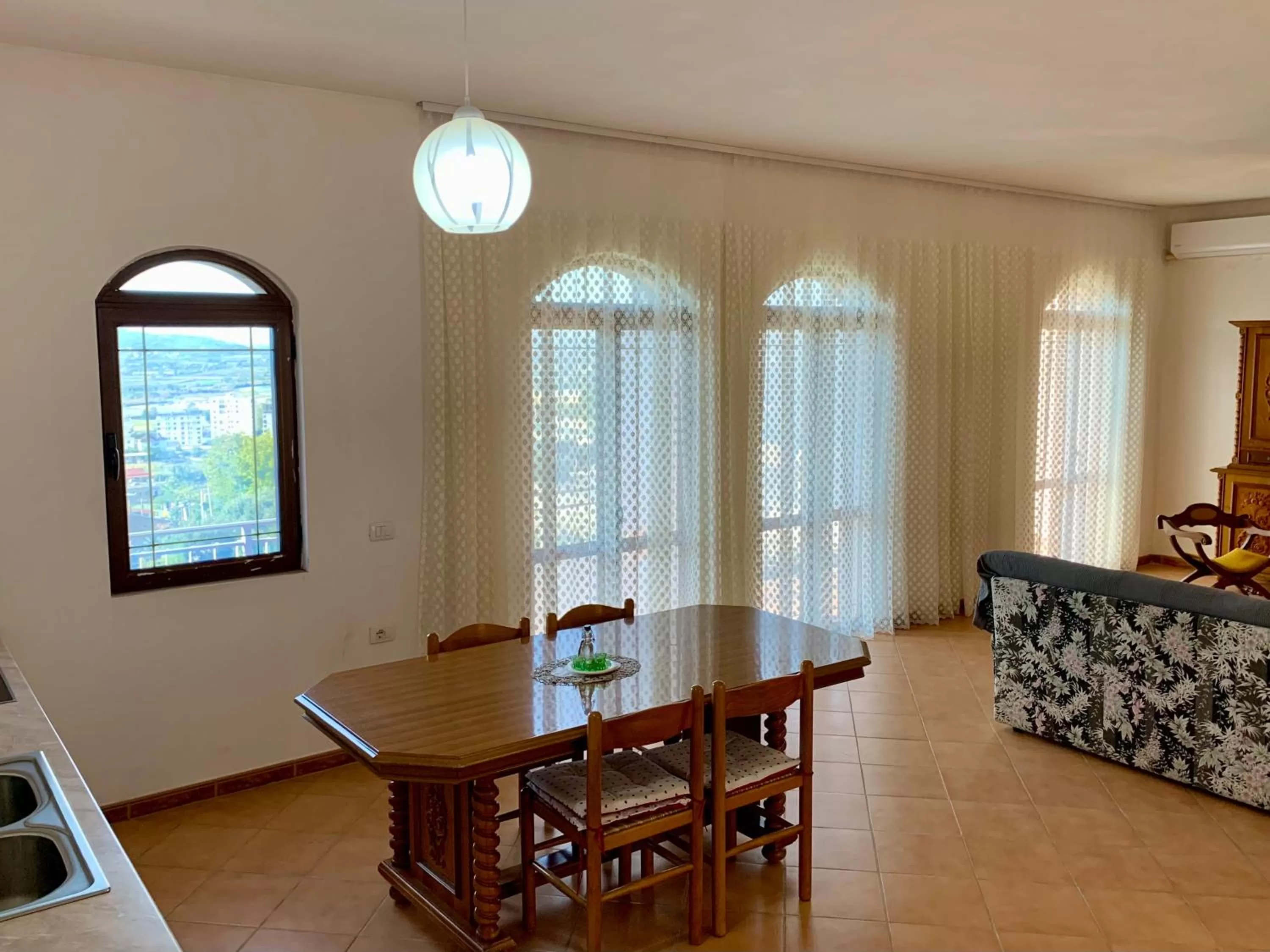 Kitchen or kitchenette in Guesthouse Villa Rosa Berat