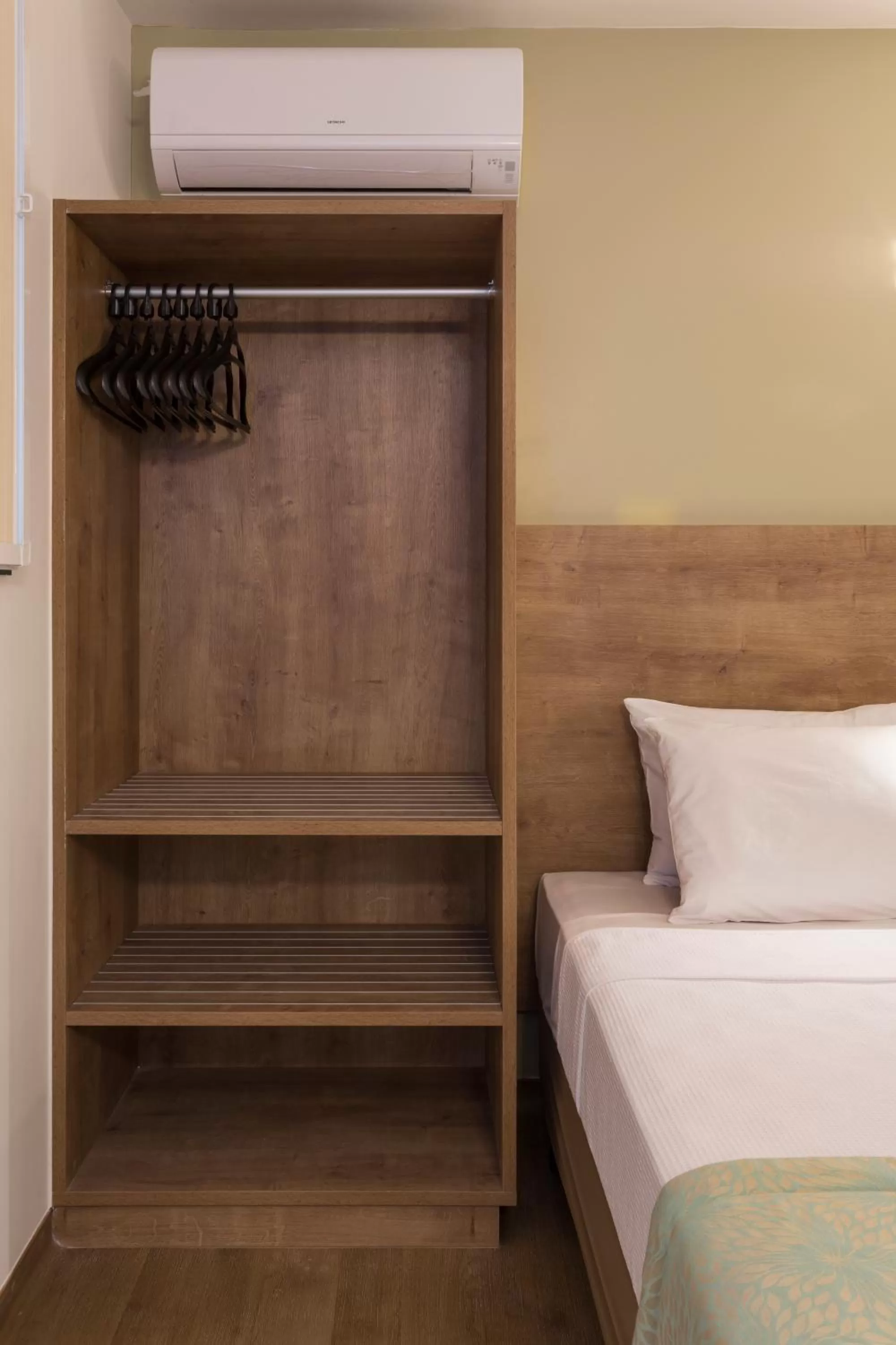 Photo of the whole room, Bed in Sleep Inn Praia do Canto