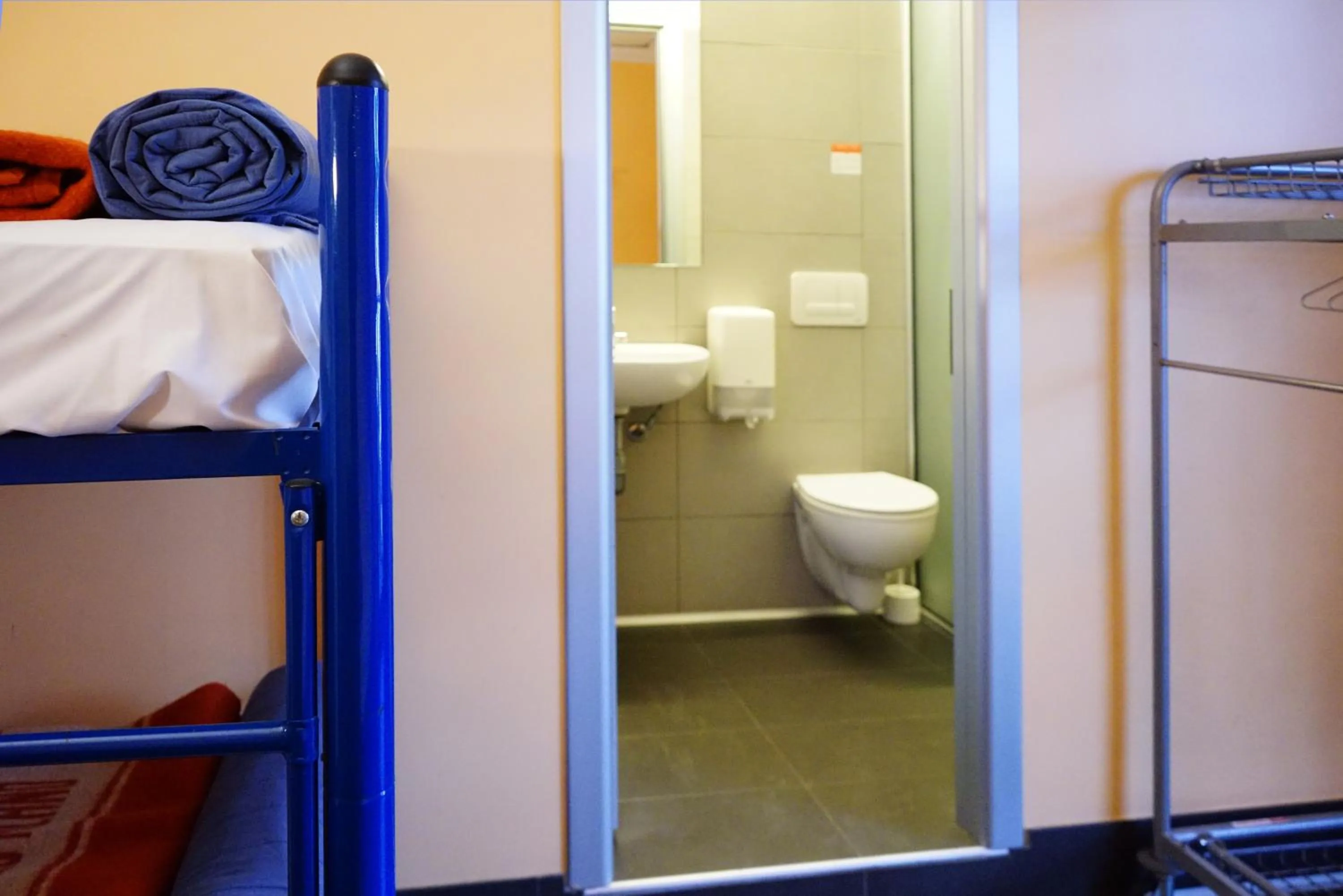 Bathroom in Hi! Ostello Milano