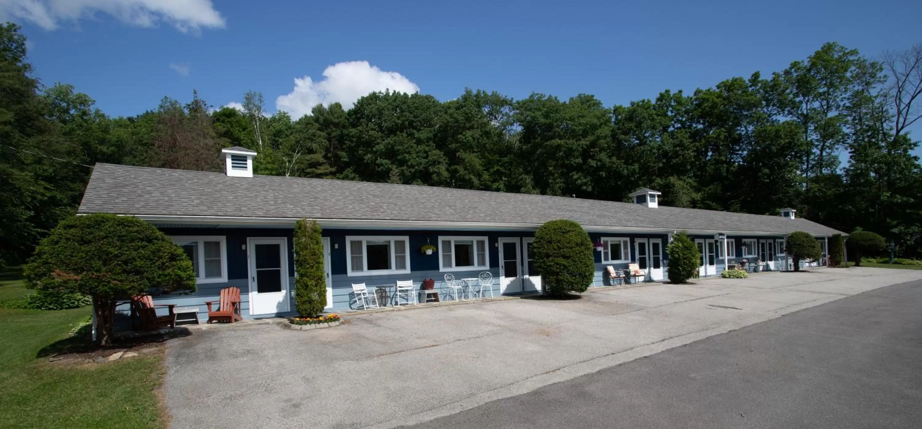 Property building in Governor's Rock Motel