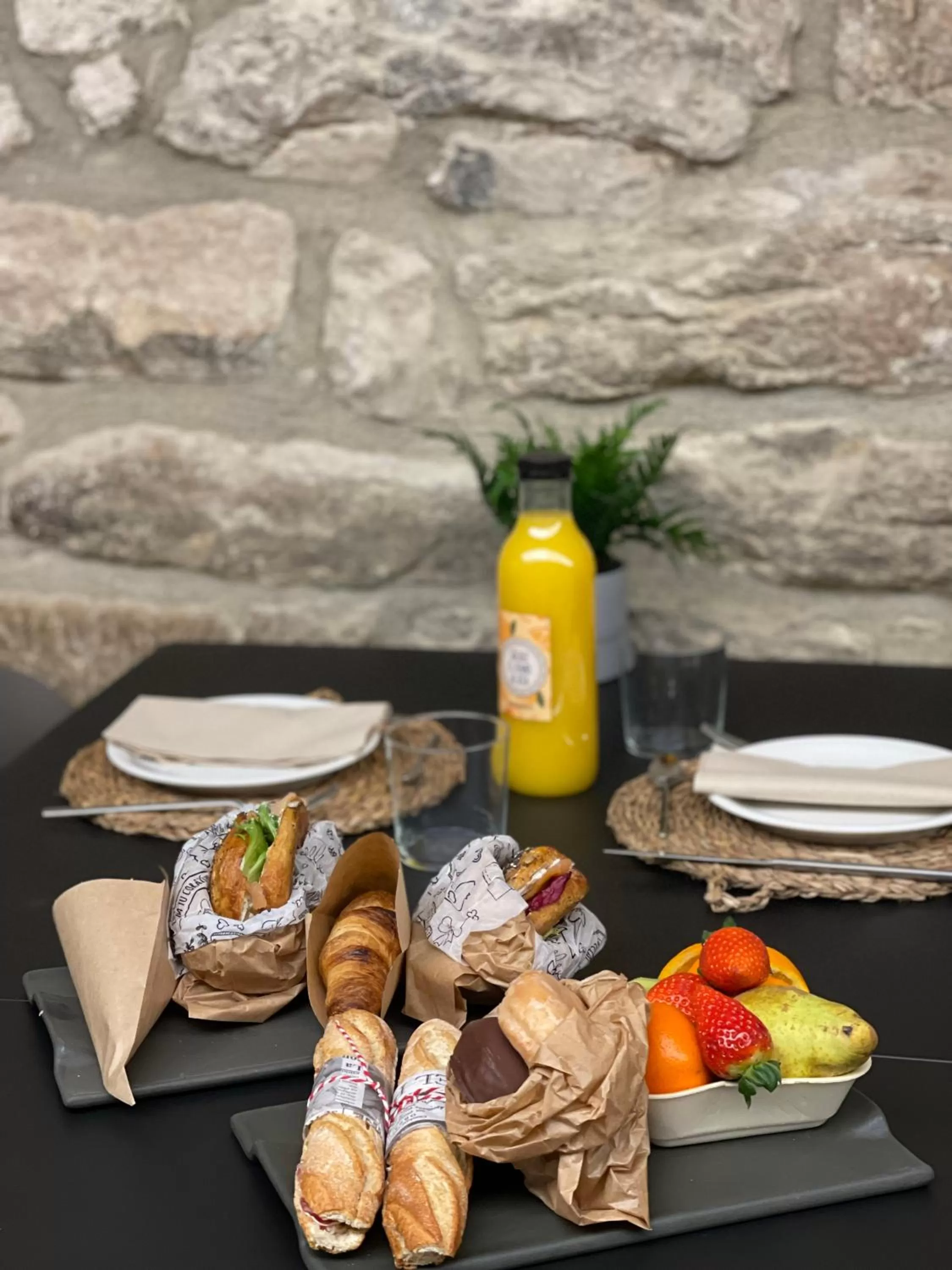 Breakfast in Les Quingles