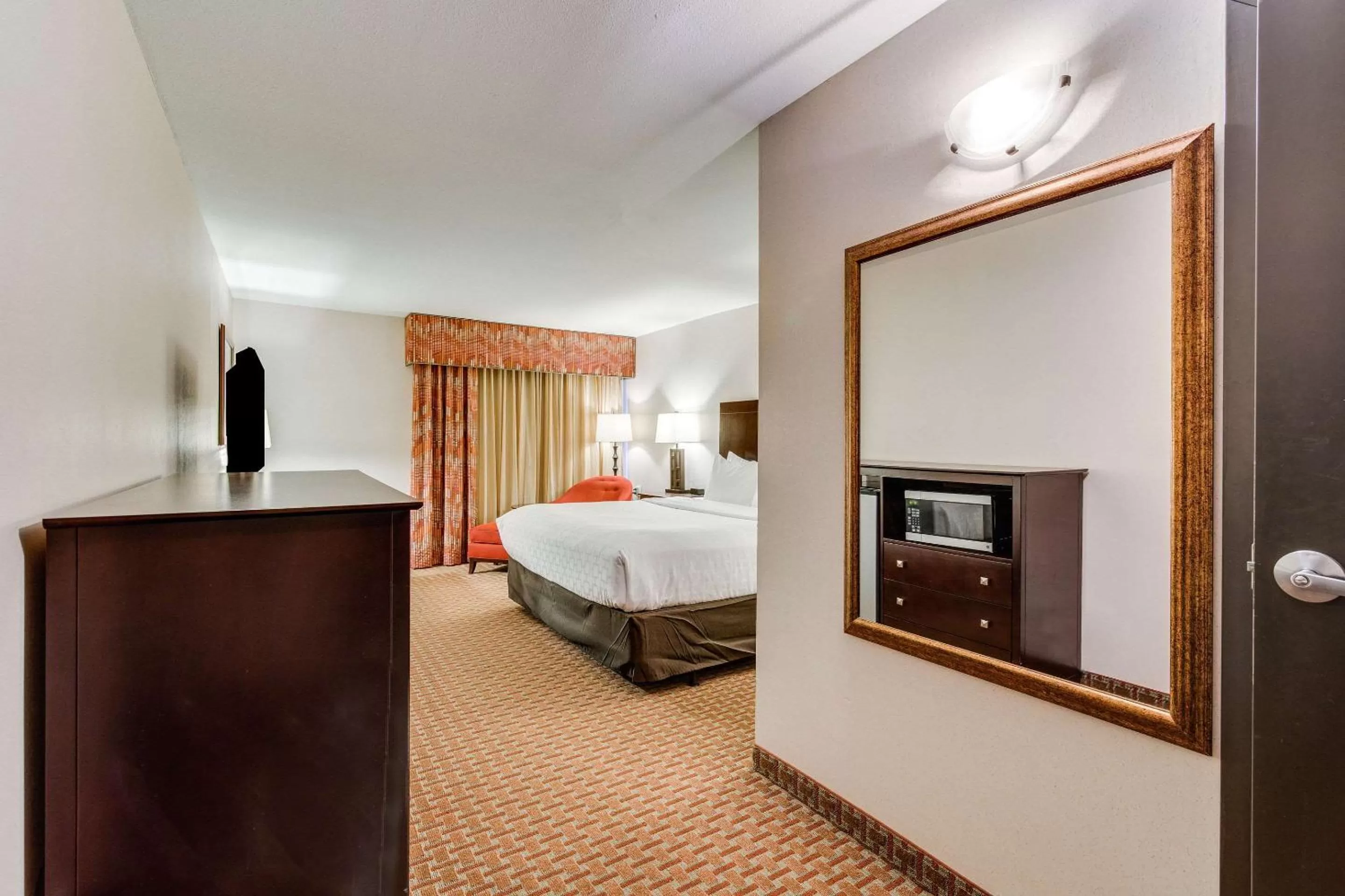 Photo of the whole room, Bed in Clarion Hotel Convention Center