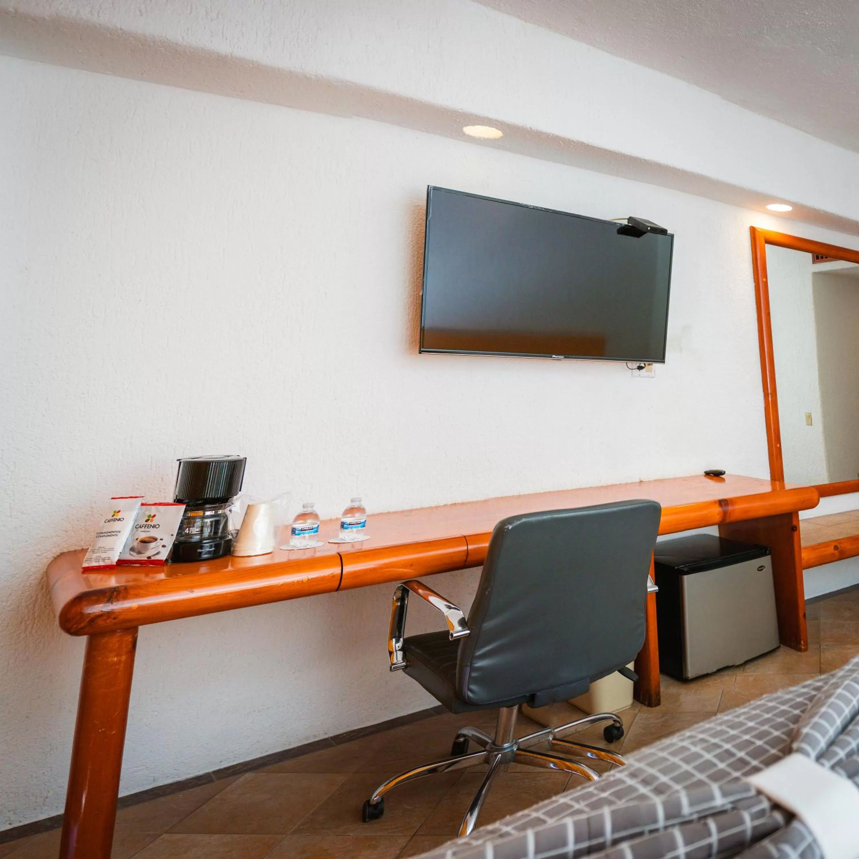 TV and multimedia in Hotel Los Patios