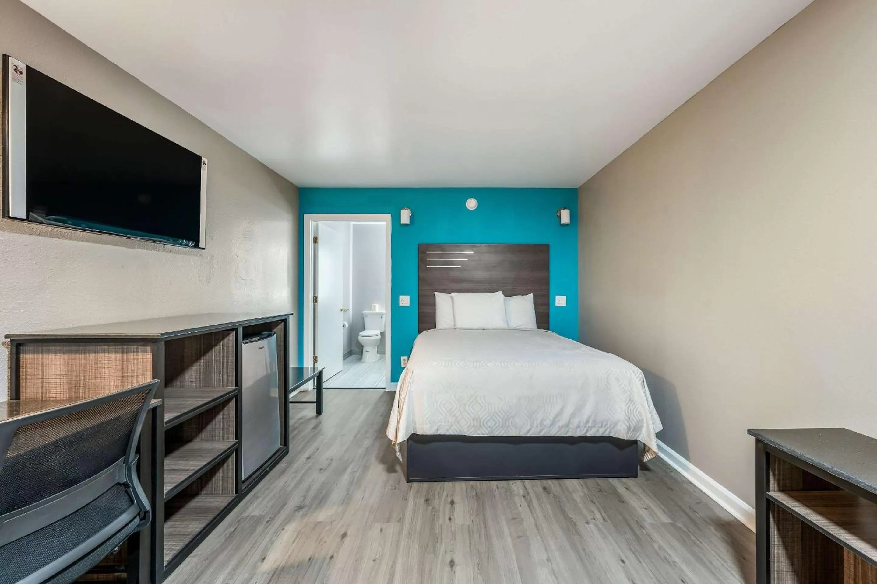 Photo of the whole room, Bed in Econo Lodge Russellville