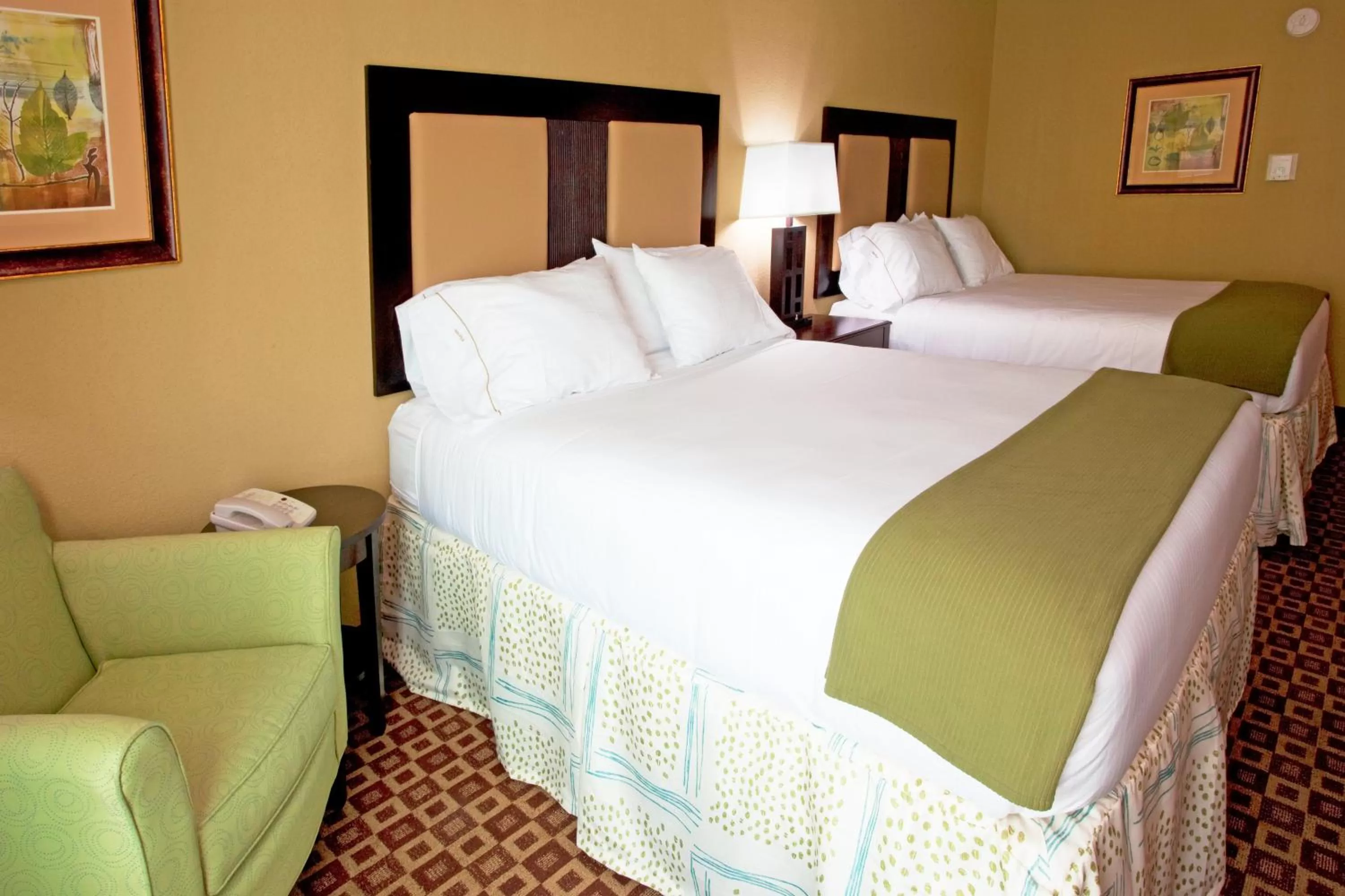 Photo of the whole room, Bed in Holiday Inn Express Hotel & Suites Chaffee - Jacksonville West by IHG