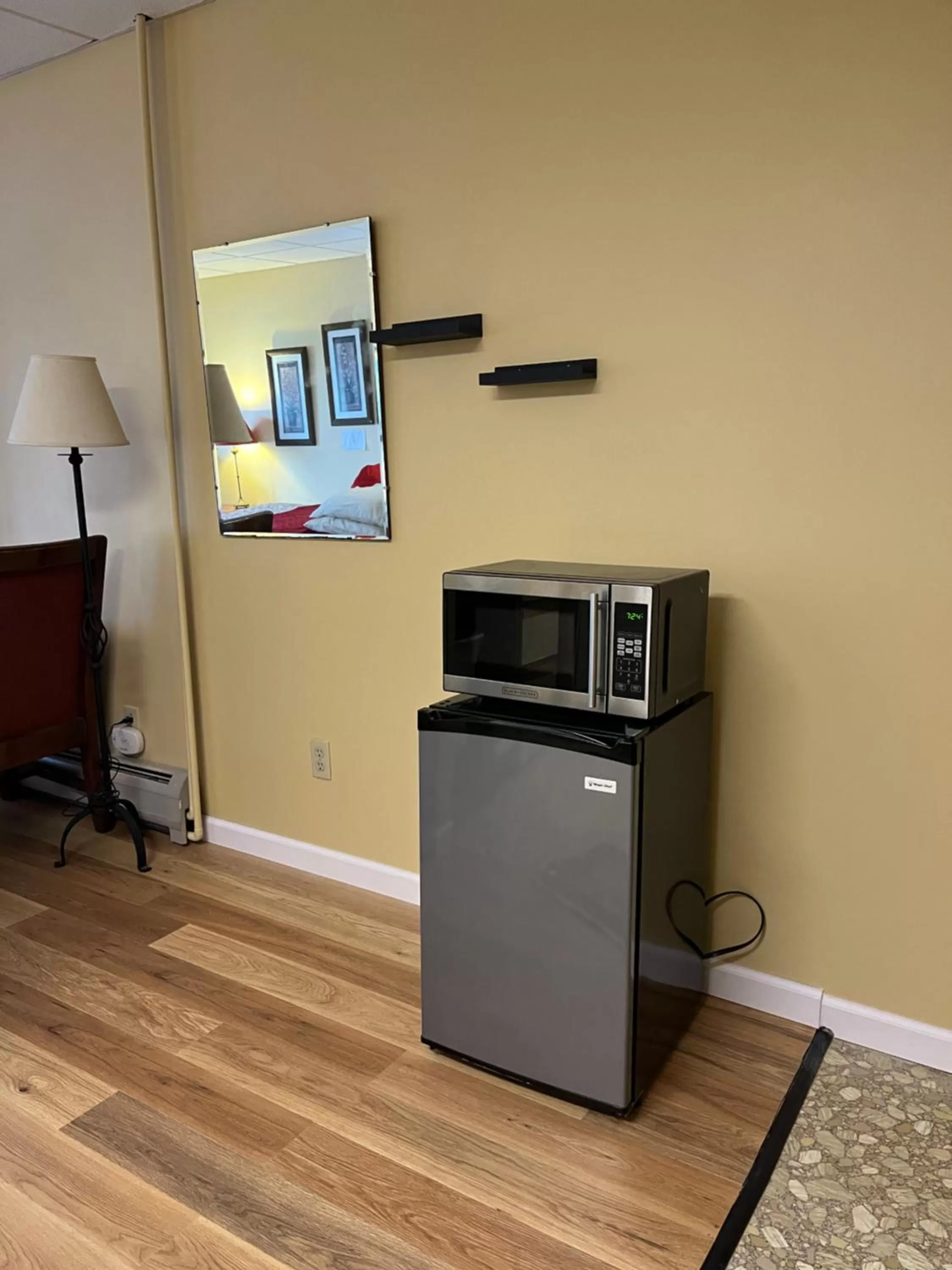 Kitchen or kitchenette in Vinehurst Inn & Suites