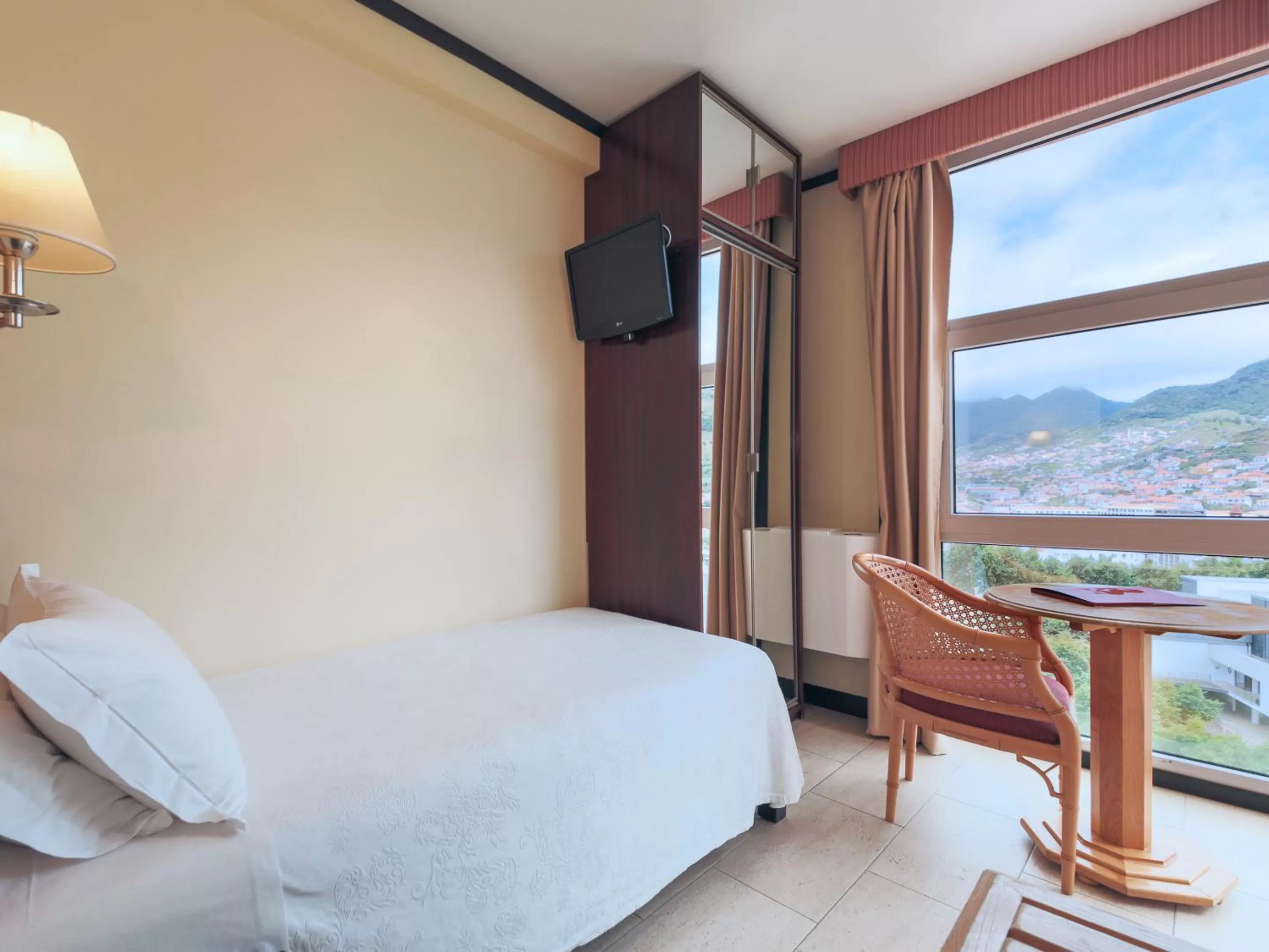 Property building, Bed in Dom Pedro Madeira
