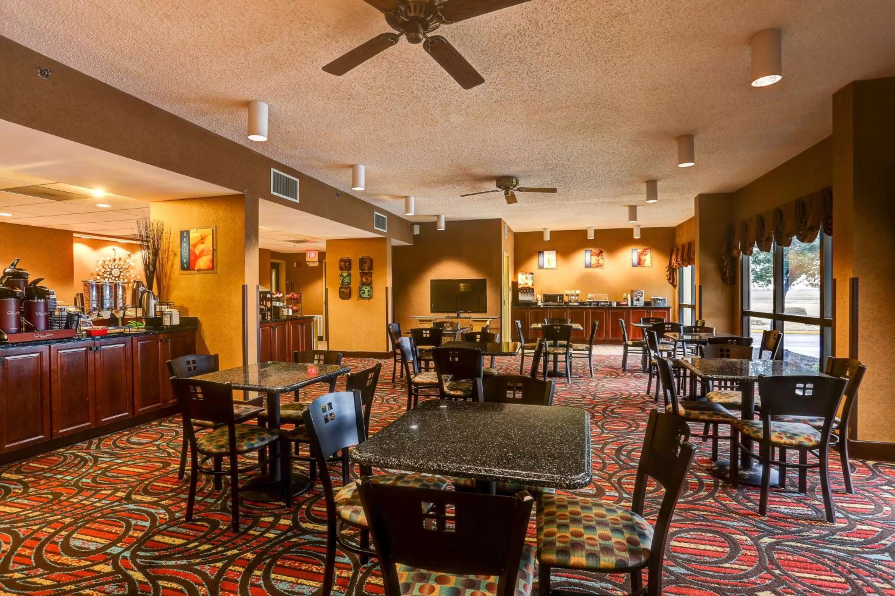 Restaurant/places to eat in SureStay Hotel by Best Western Robinsonville Tunica