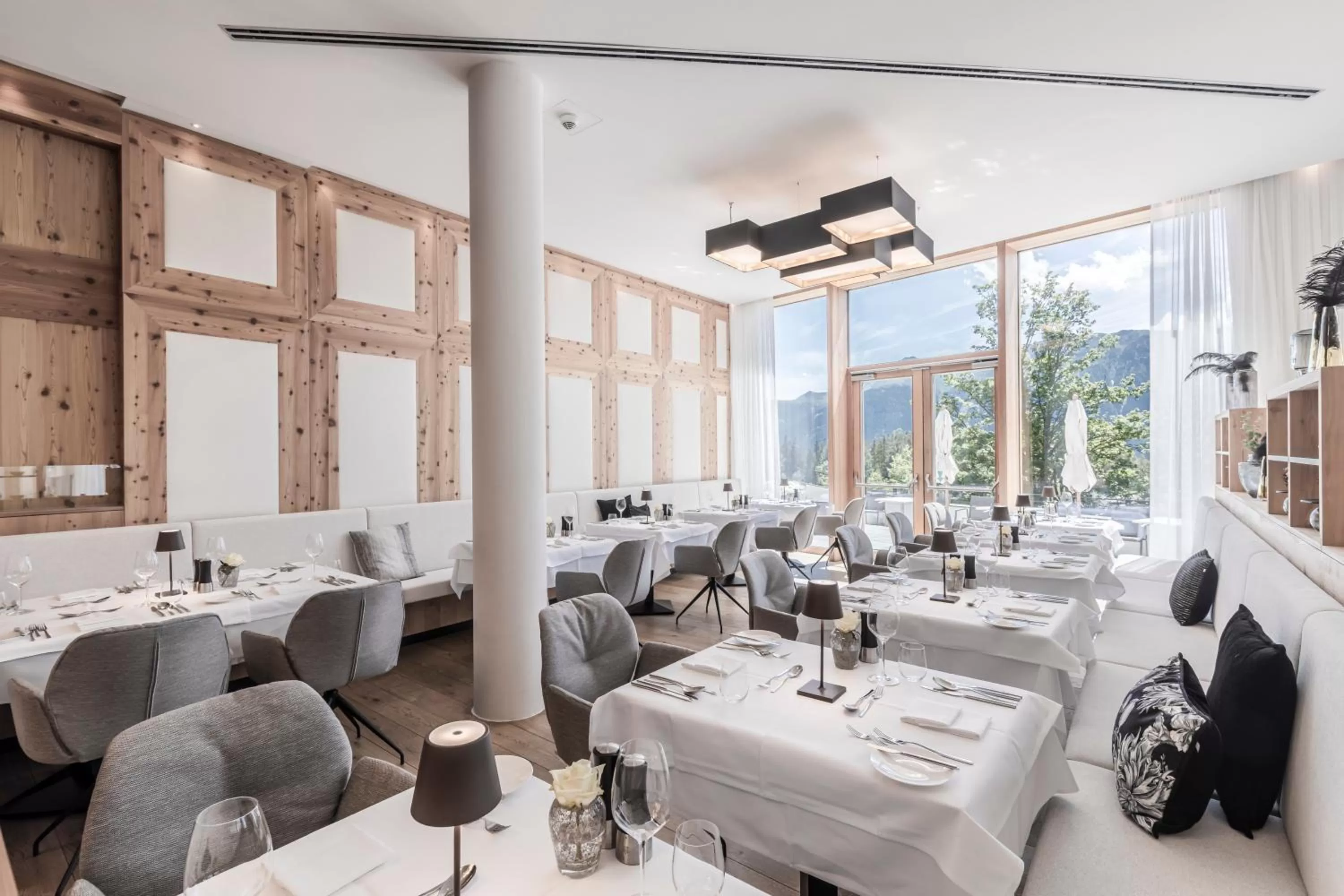 Restaurant/places to eat in NIDUM - Casual Luxury Hotel