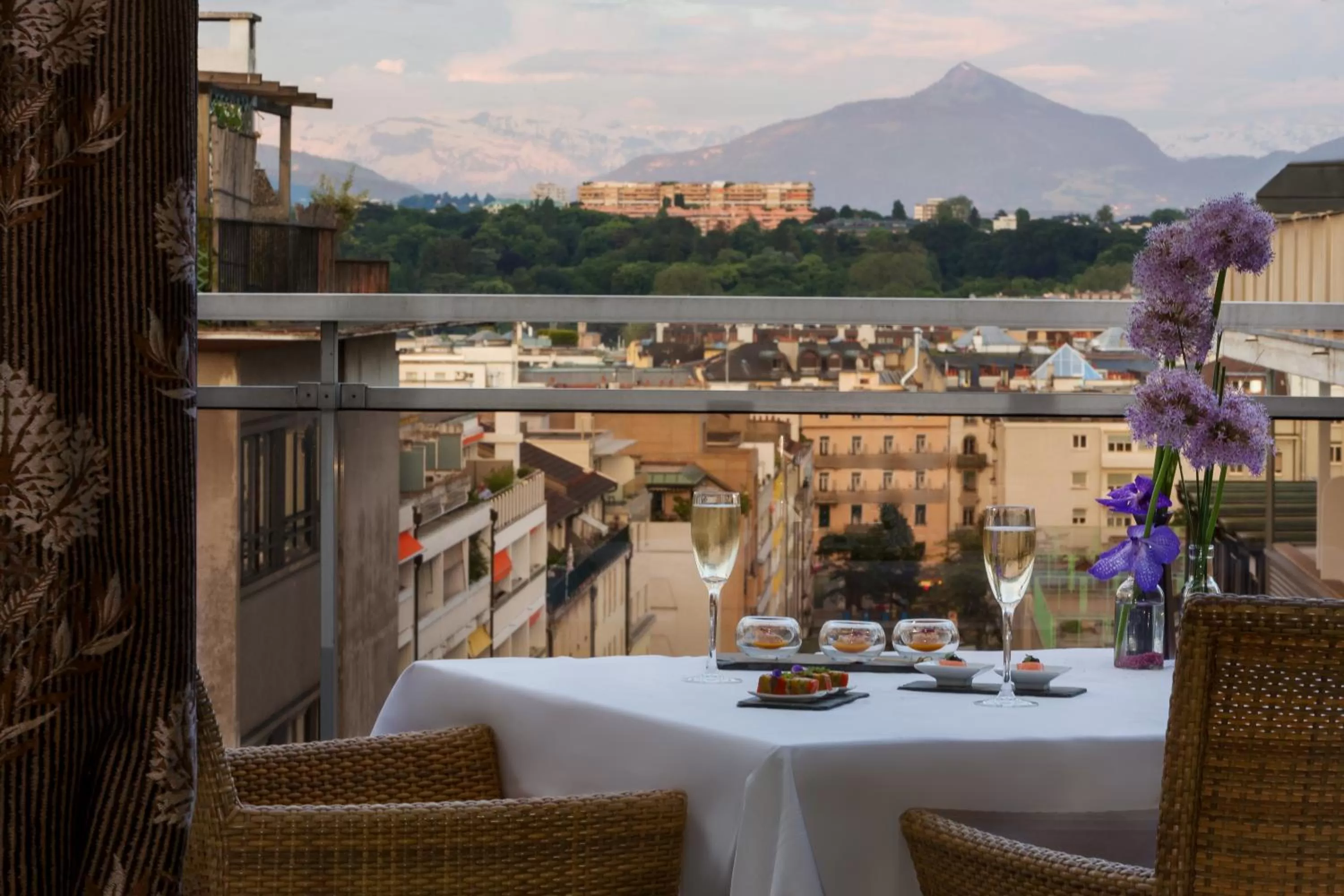 Bedroom in Royal Manotel
