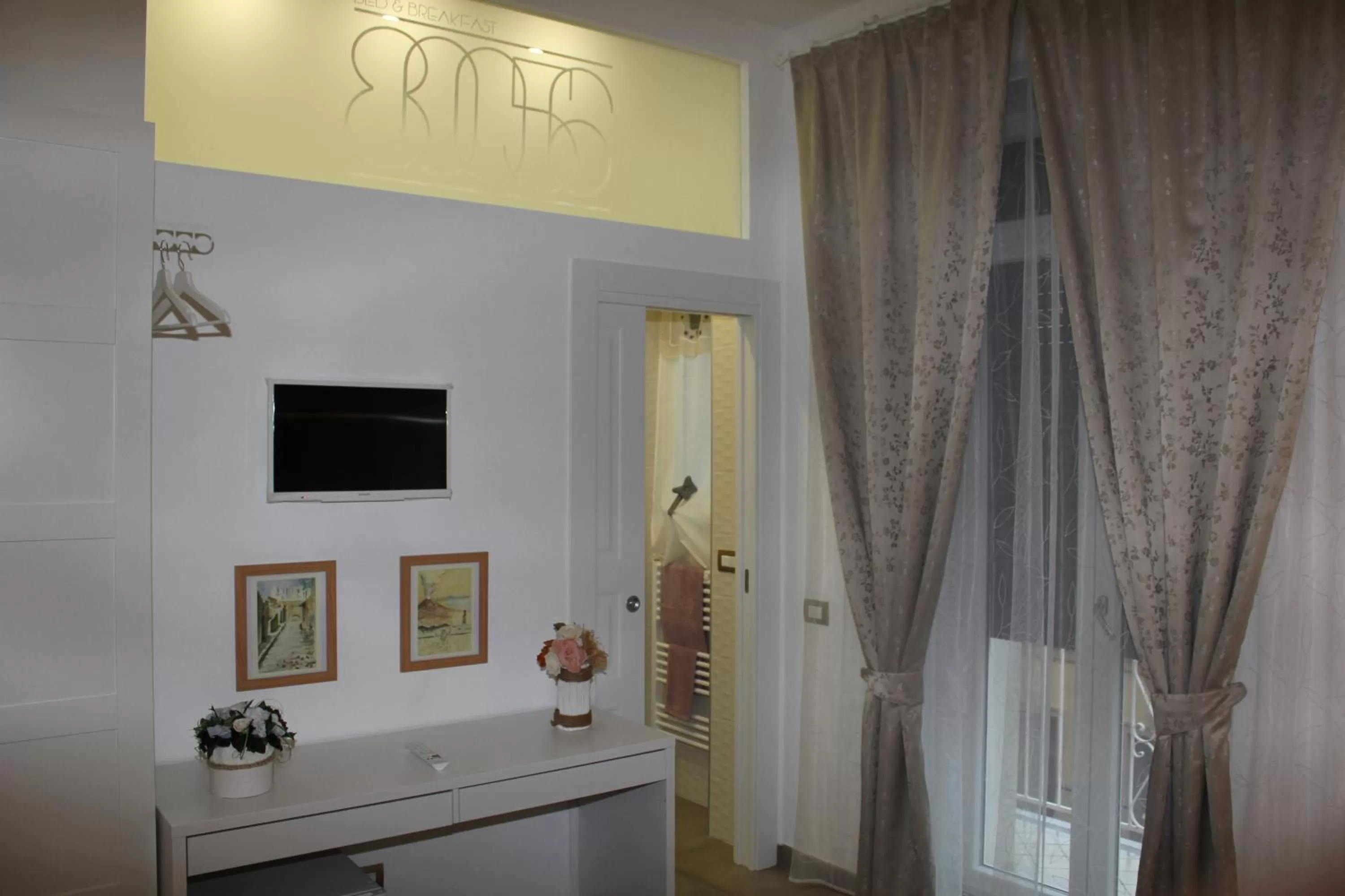 TV and multimedia in B&B 80056 Ercolano