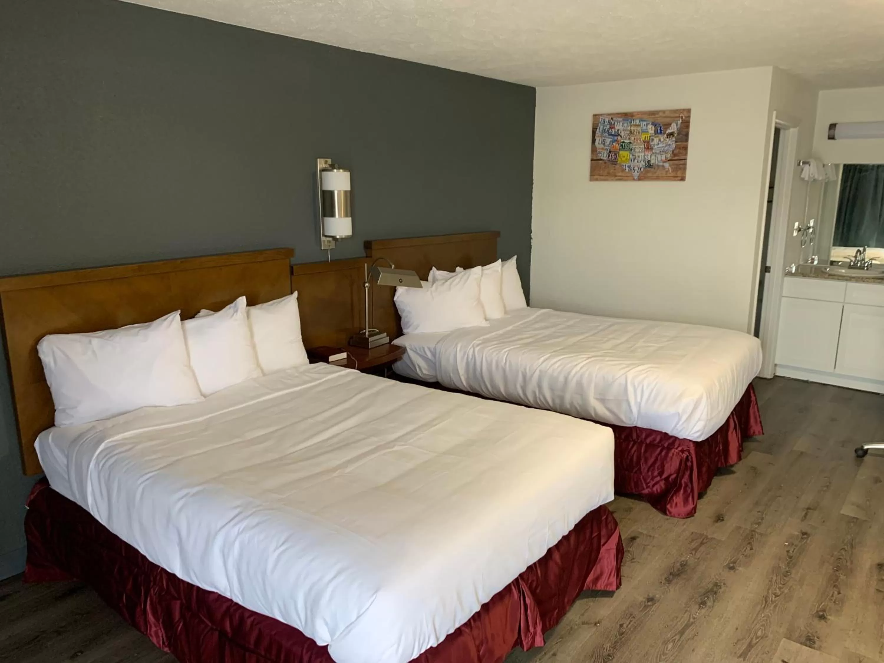 Bed in Rodeway Inn Augusta North Washington Road