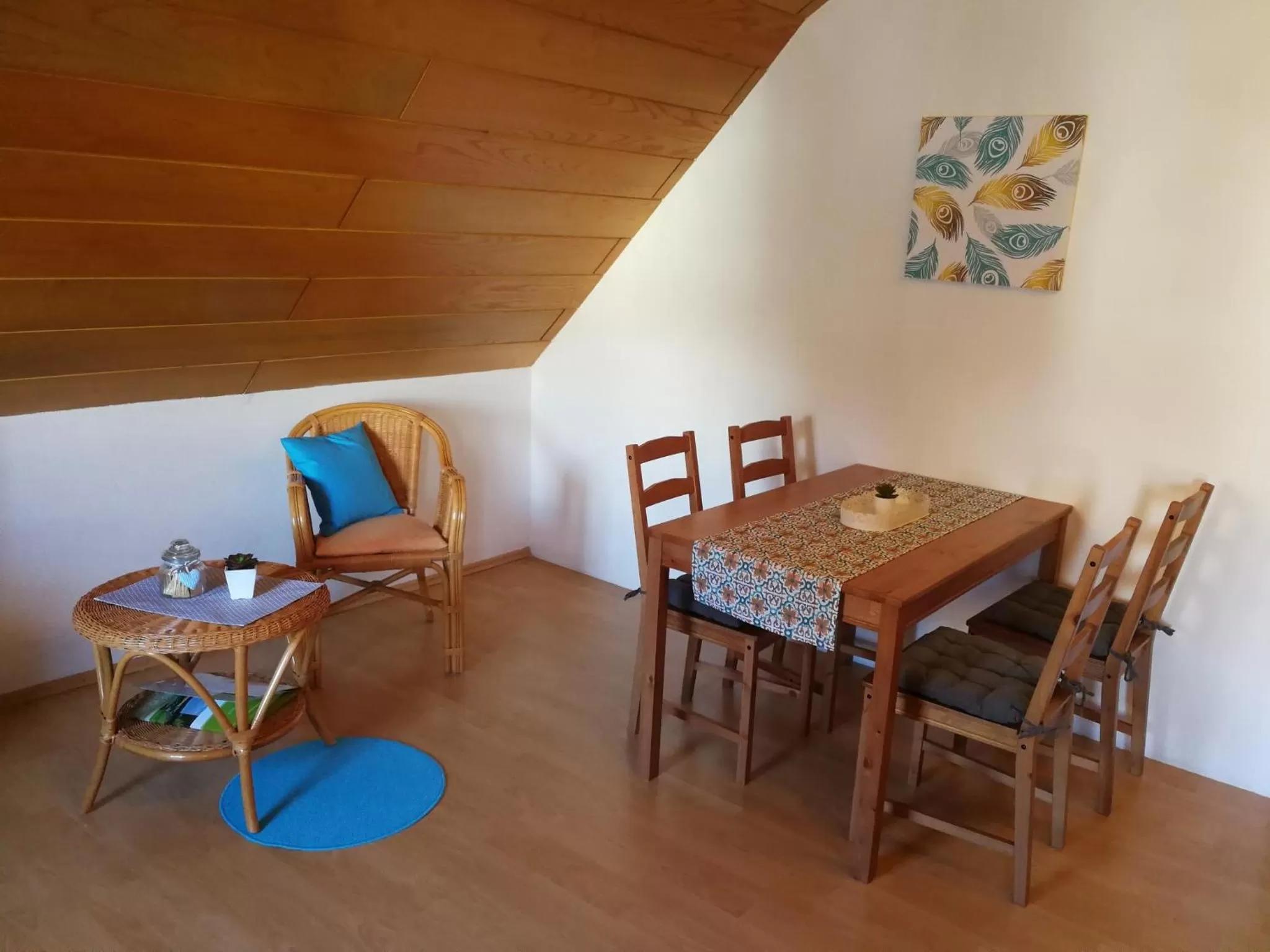 Photo of the whole room, Dining Area in Gasthof Zur Burg