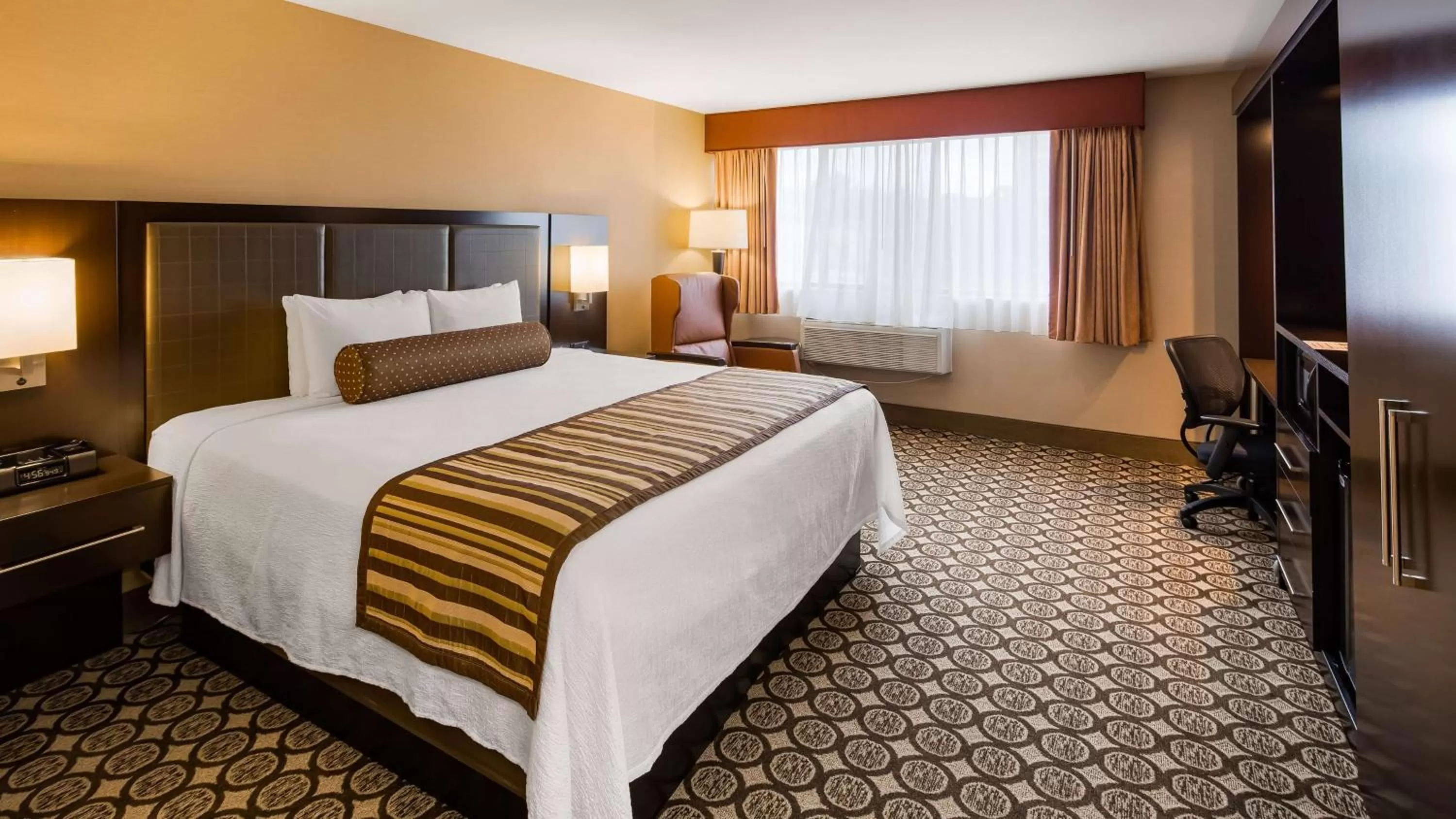 King Suite in Best Western Plus InnTowner Madison