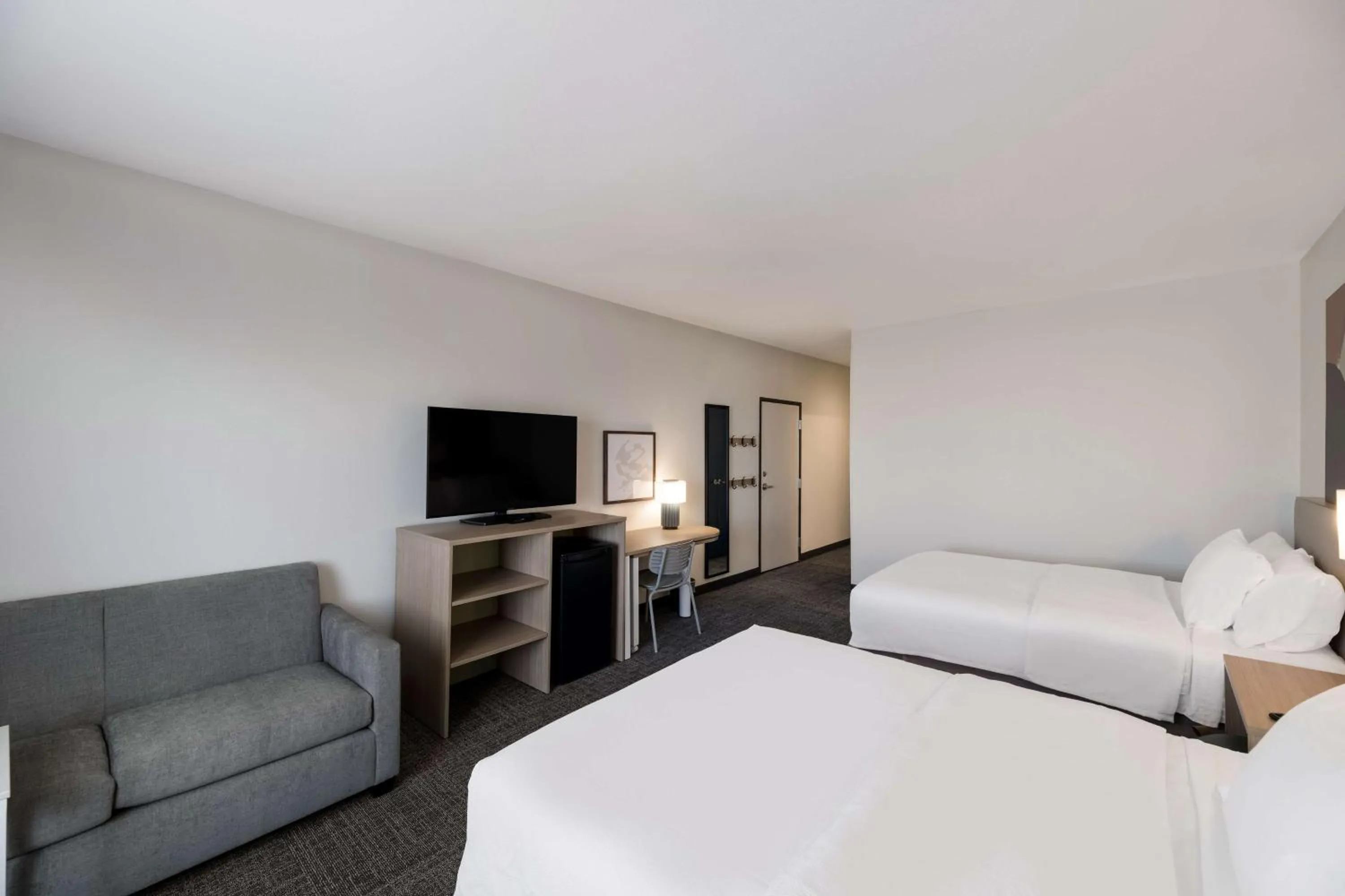 Living room, Bed in Spark by Hilton Midland South