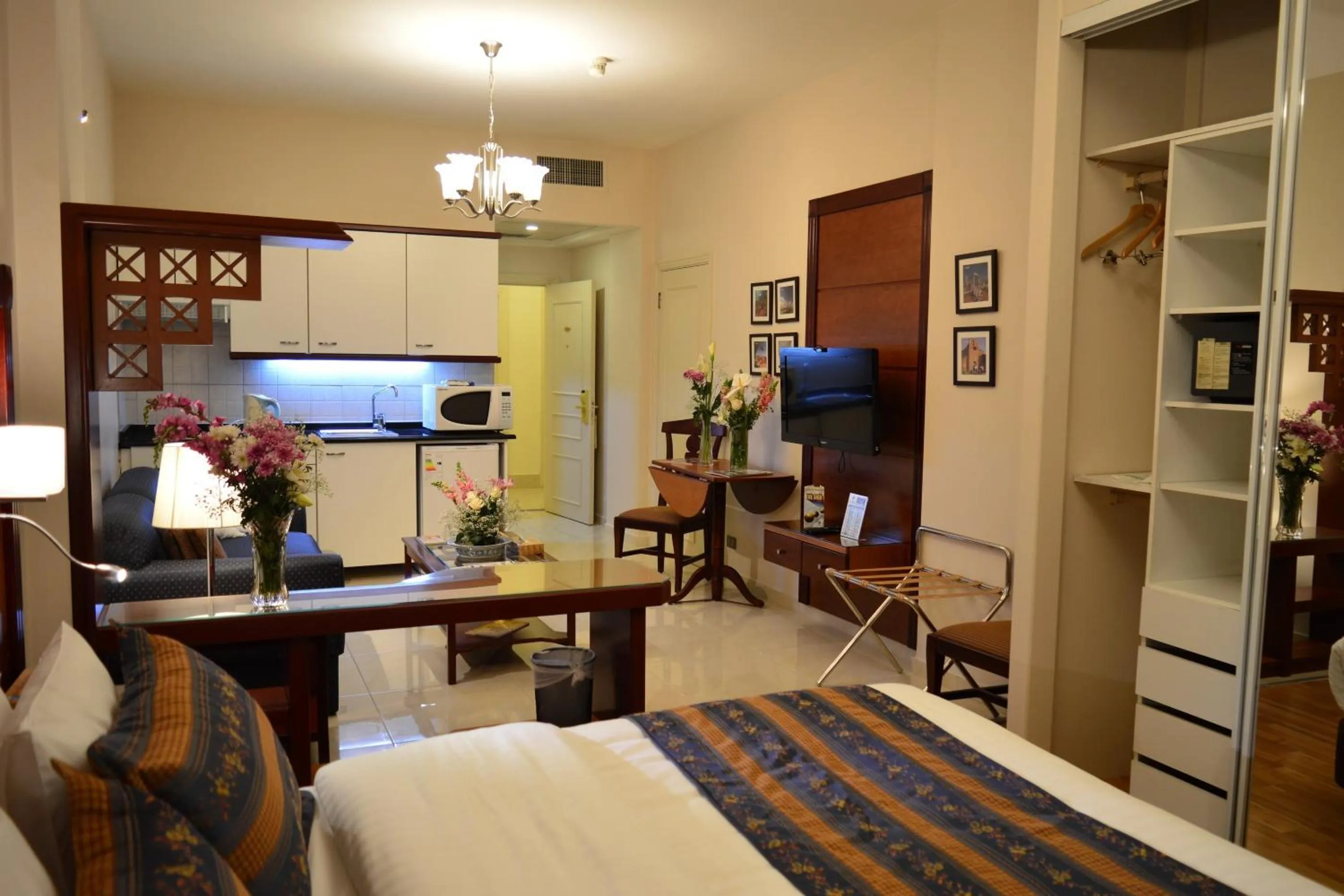 TV and multimedia in Comfort Hotel Suites